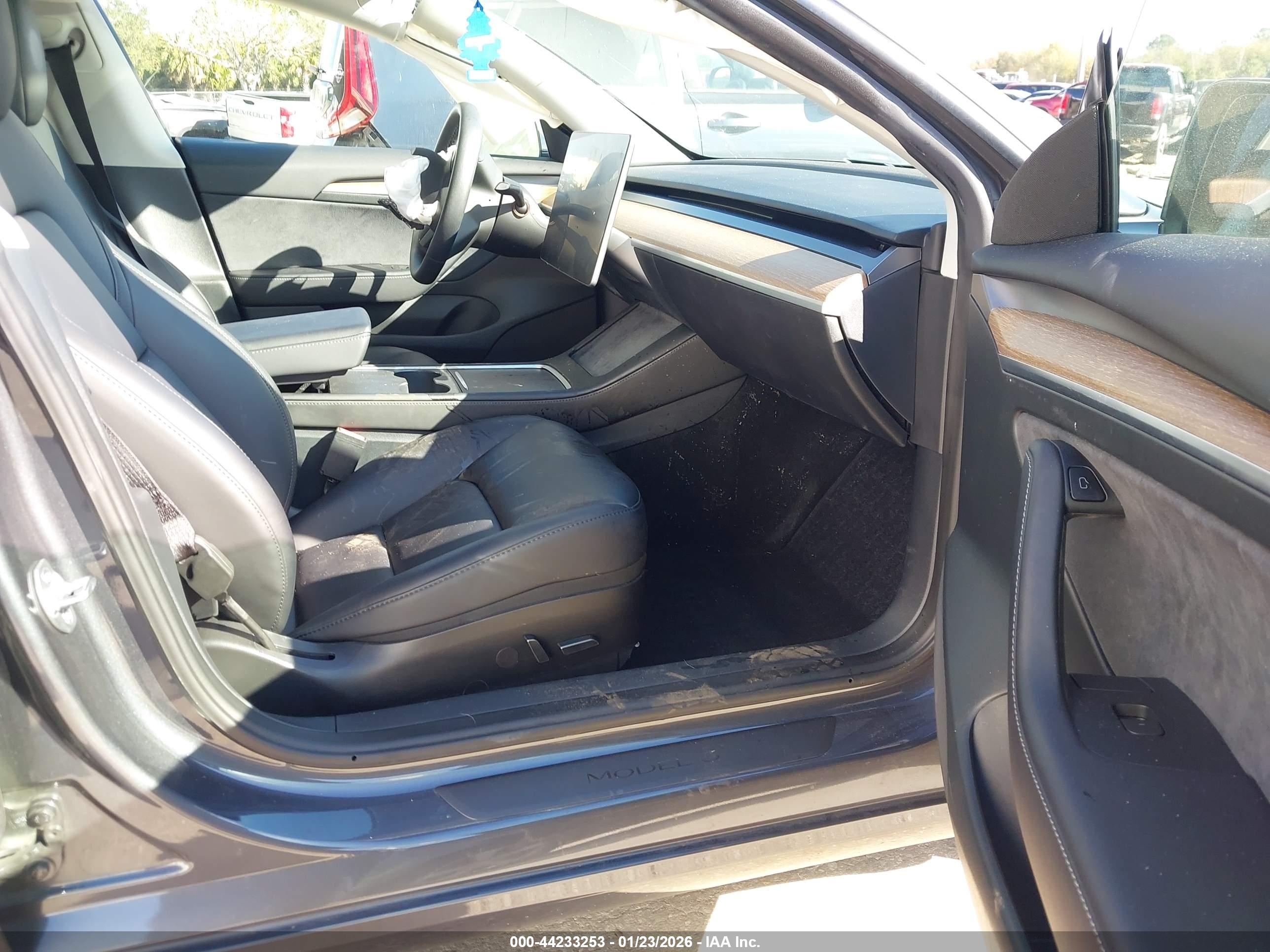 TESLA MODEL image 5