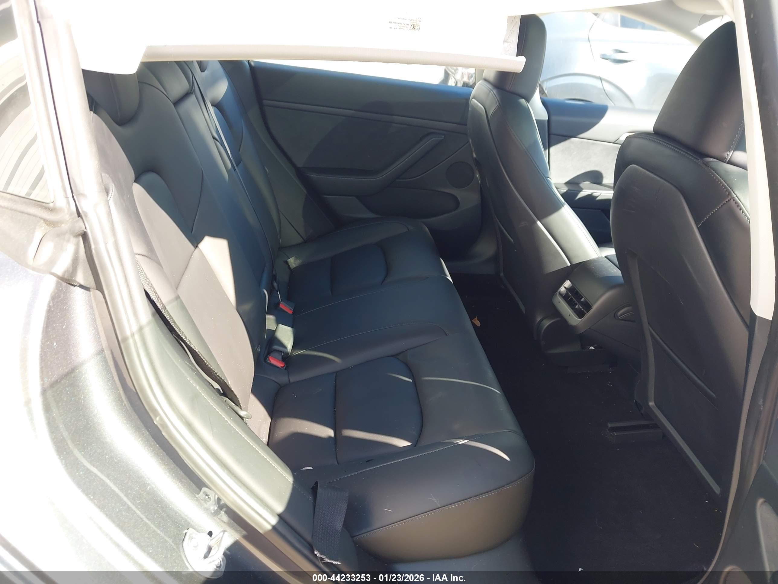 TESLA MODEL image 8