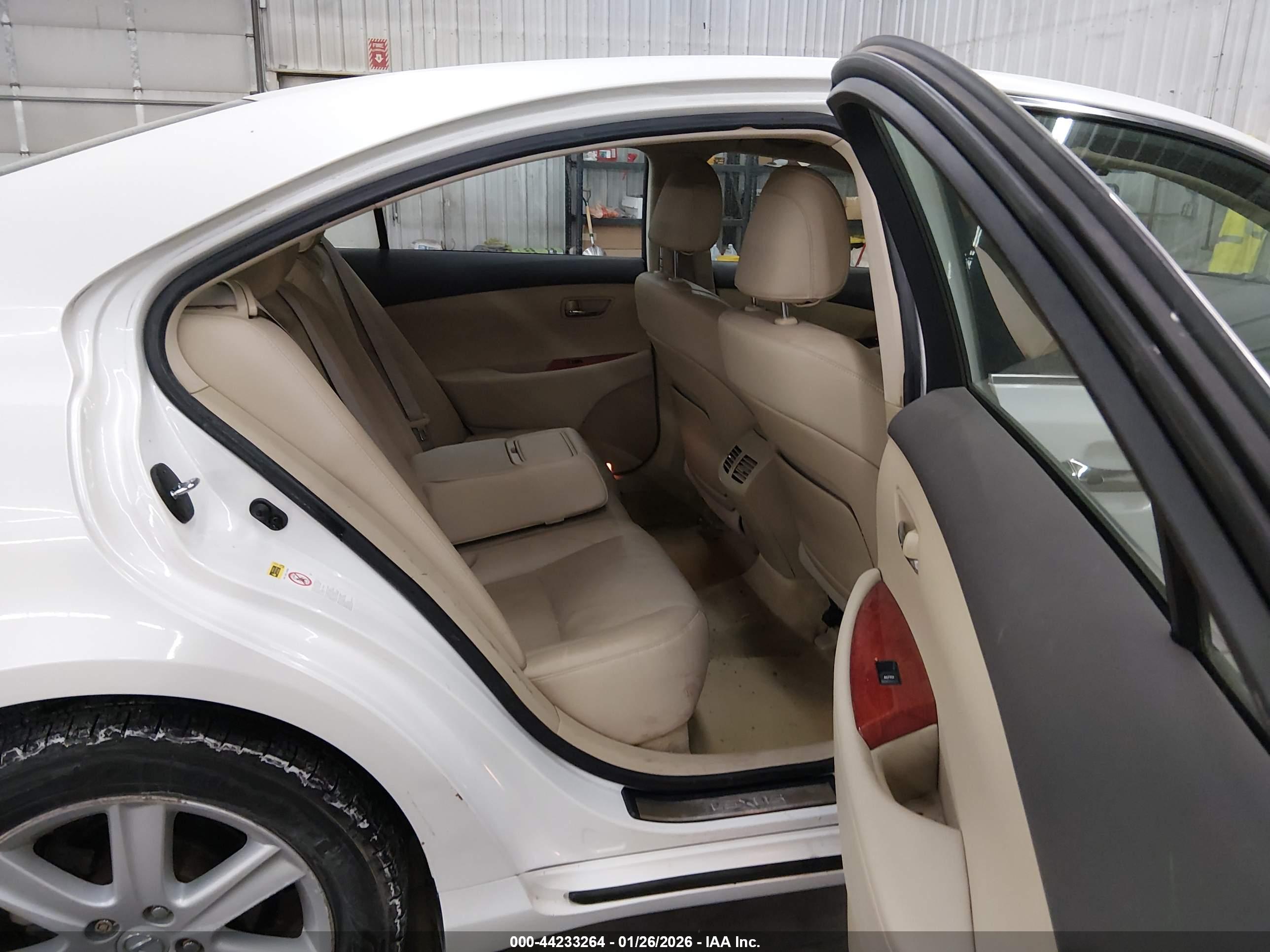 LEXUS ES image 8