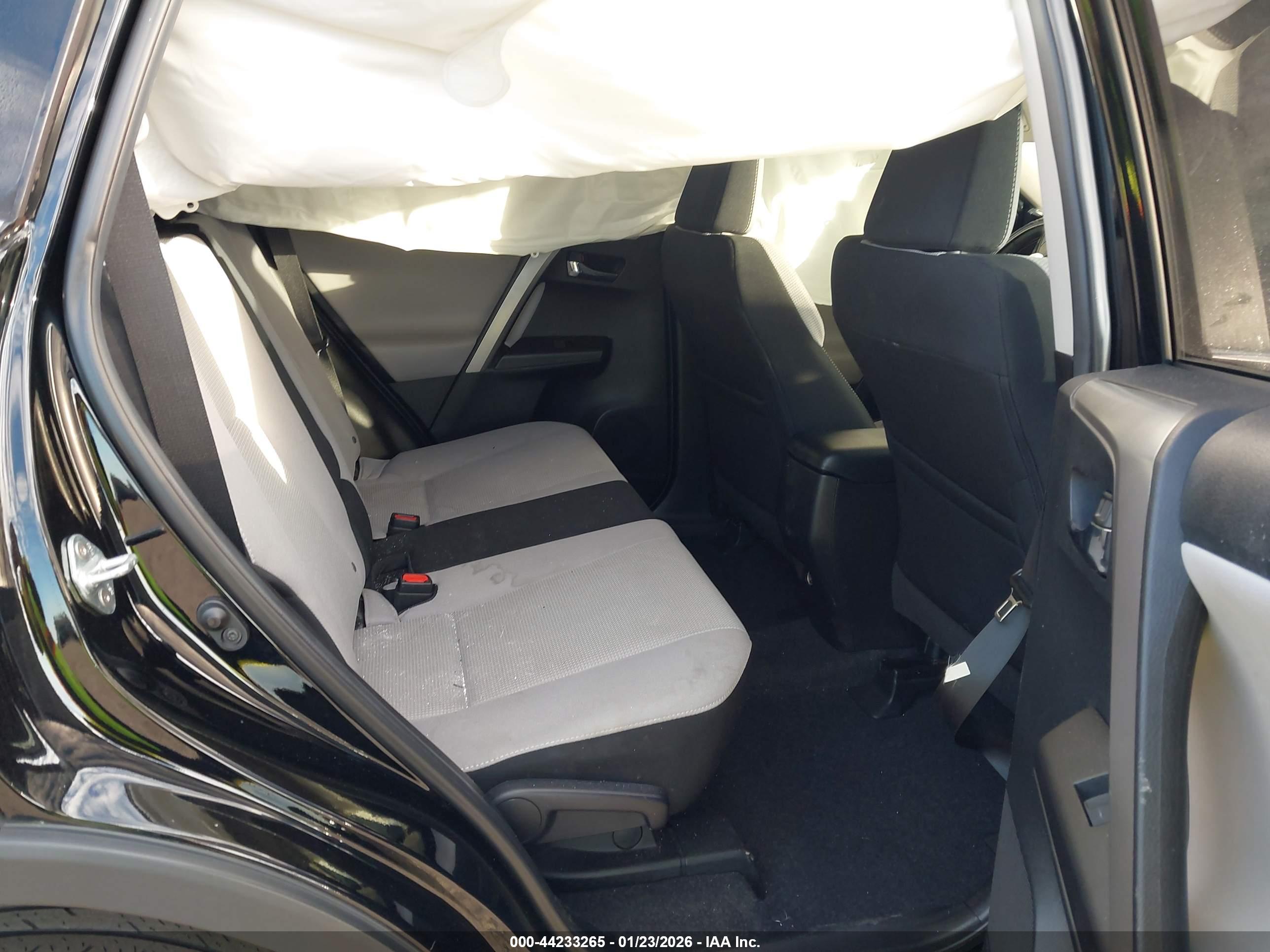 TOYOTA RAV4 image 8