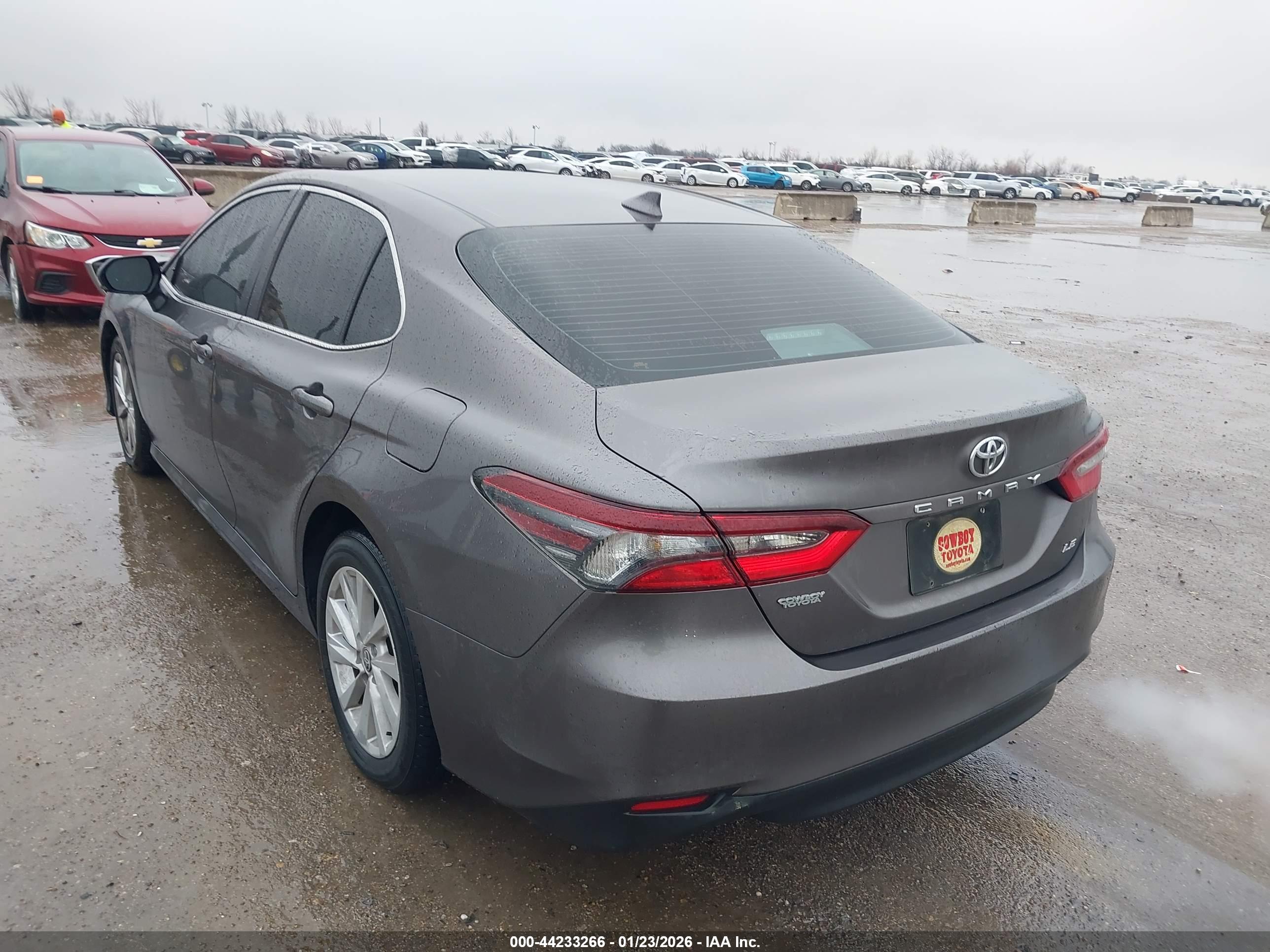 TOYOTA CAMRY image 3