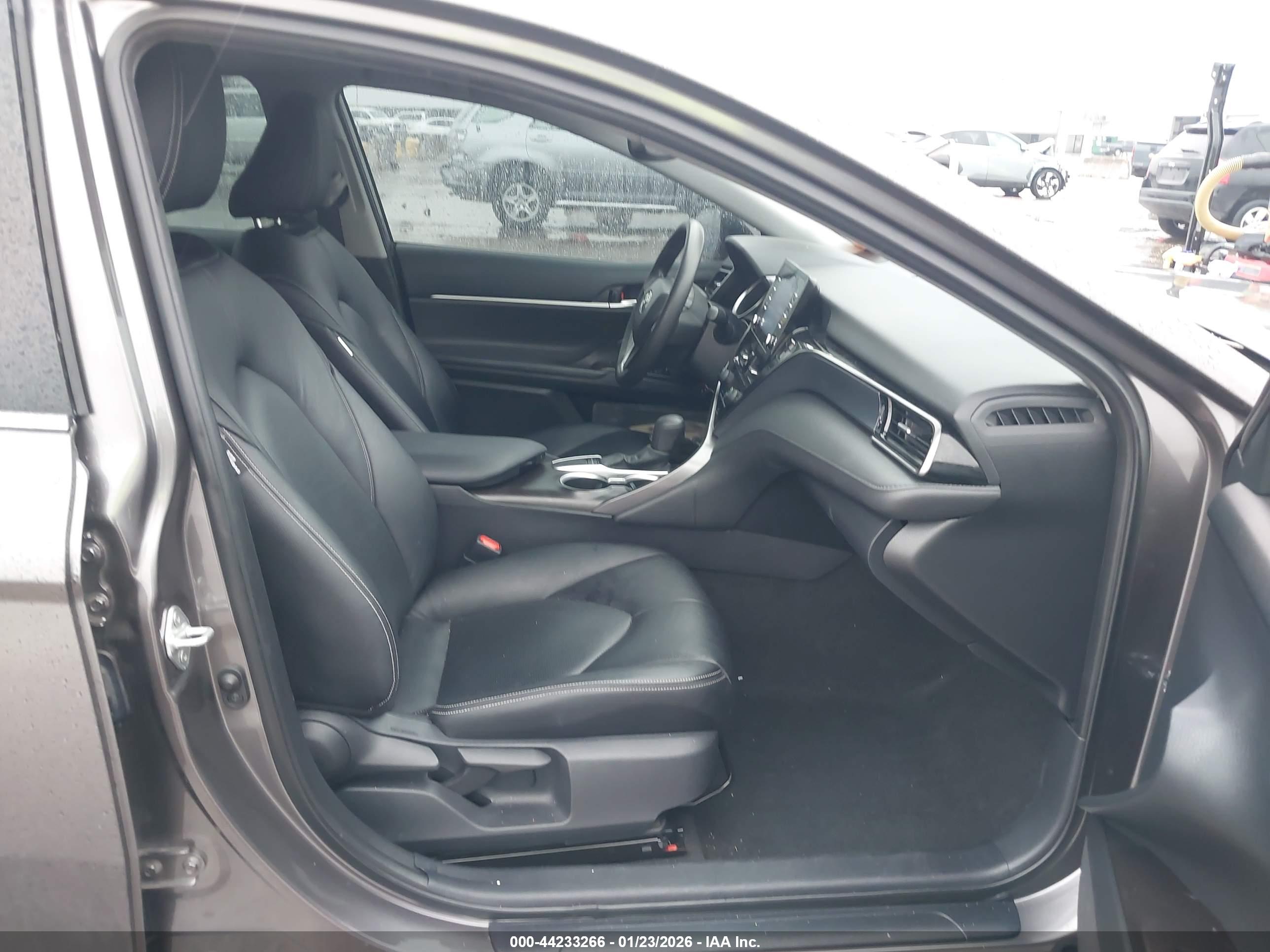 TOYOTA CAMRY image 5