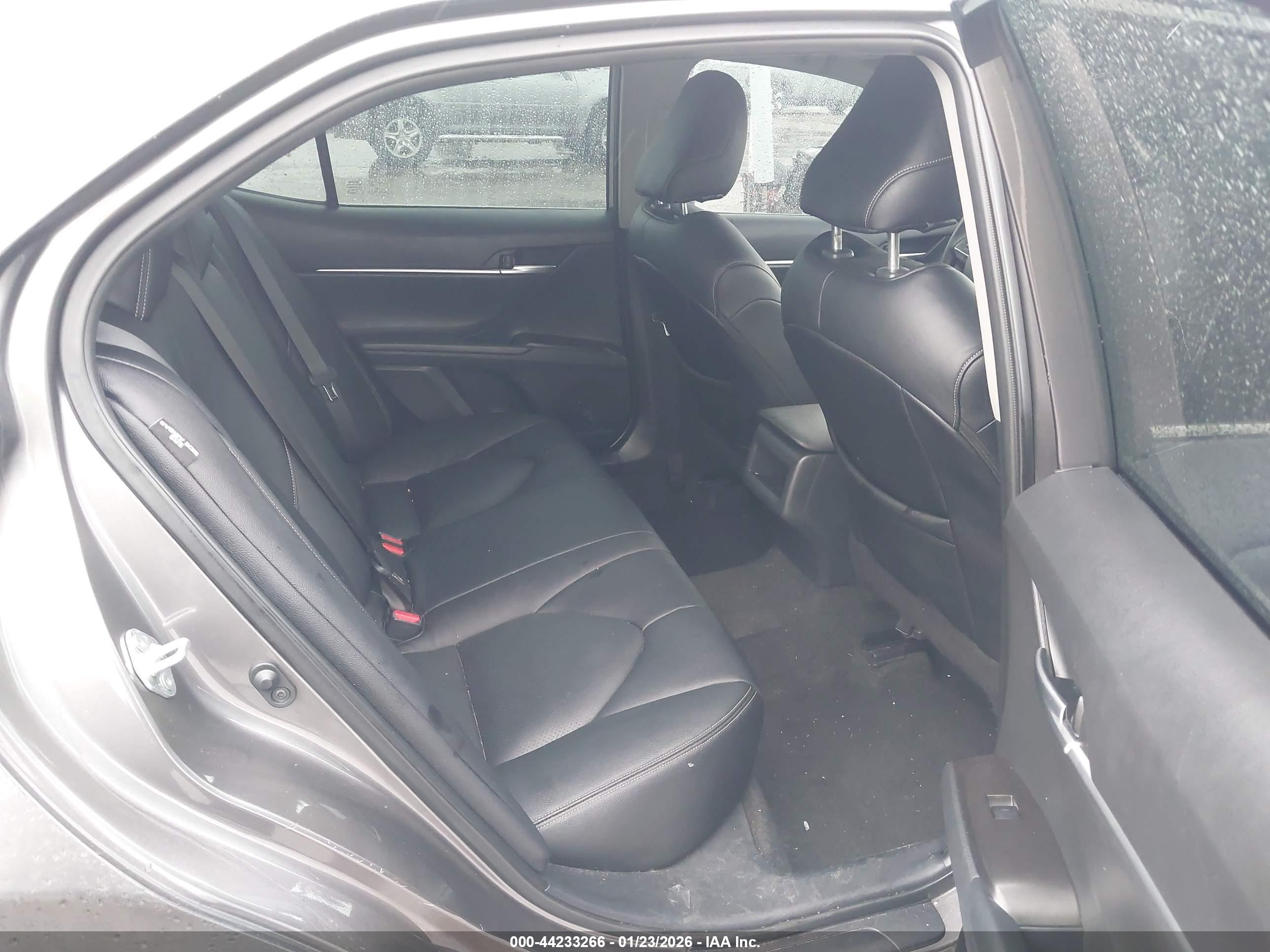 TOYOTA CAMRY image 8
