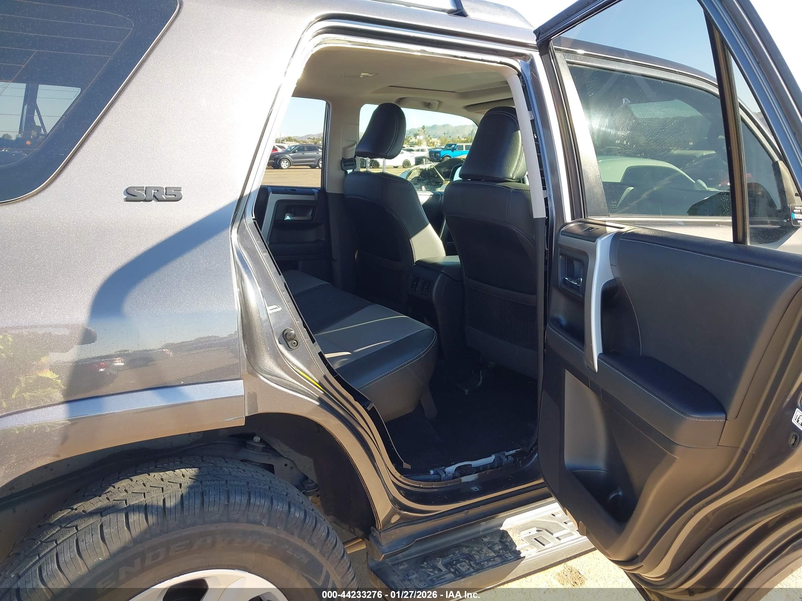 TOYOTA 4RUNNER image 8