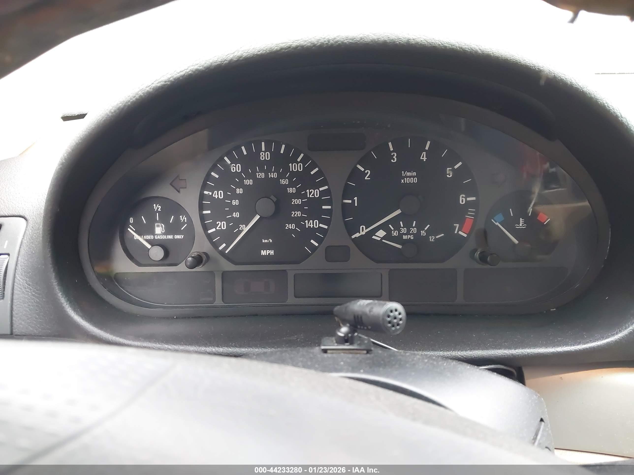 BMW 325I image 7
