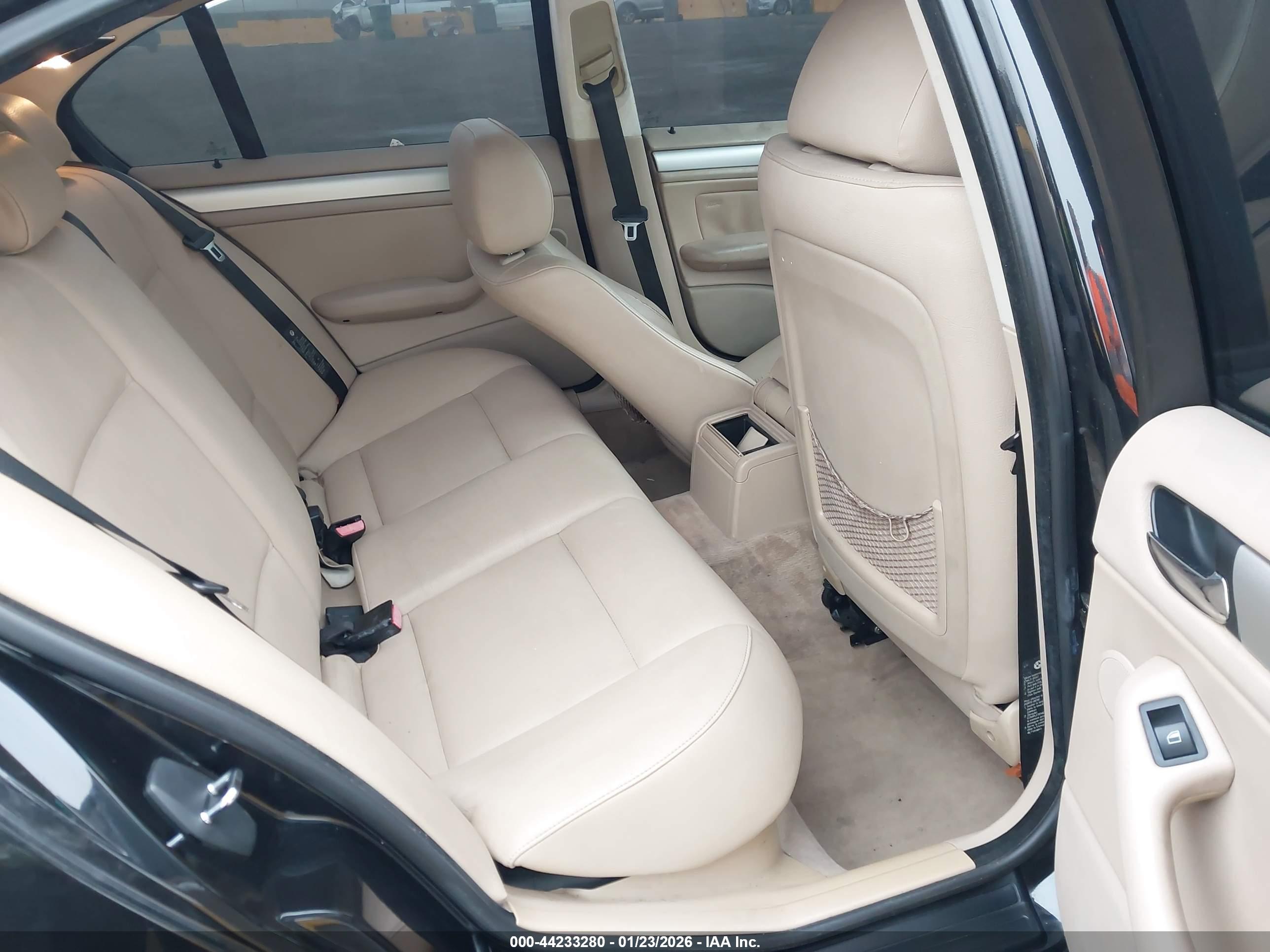 BMW 325I image 8