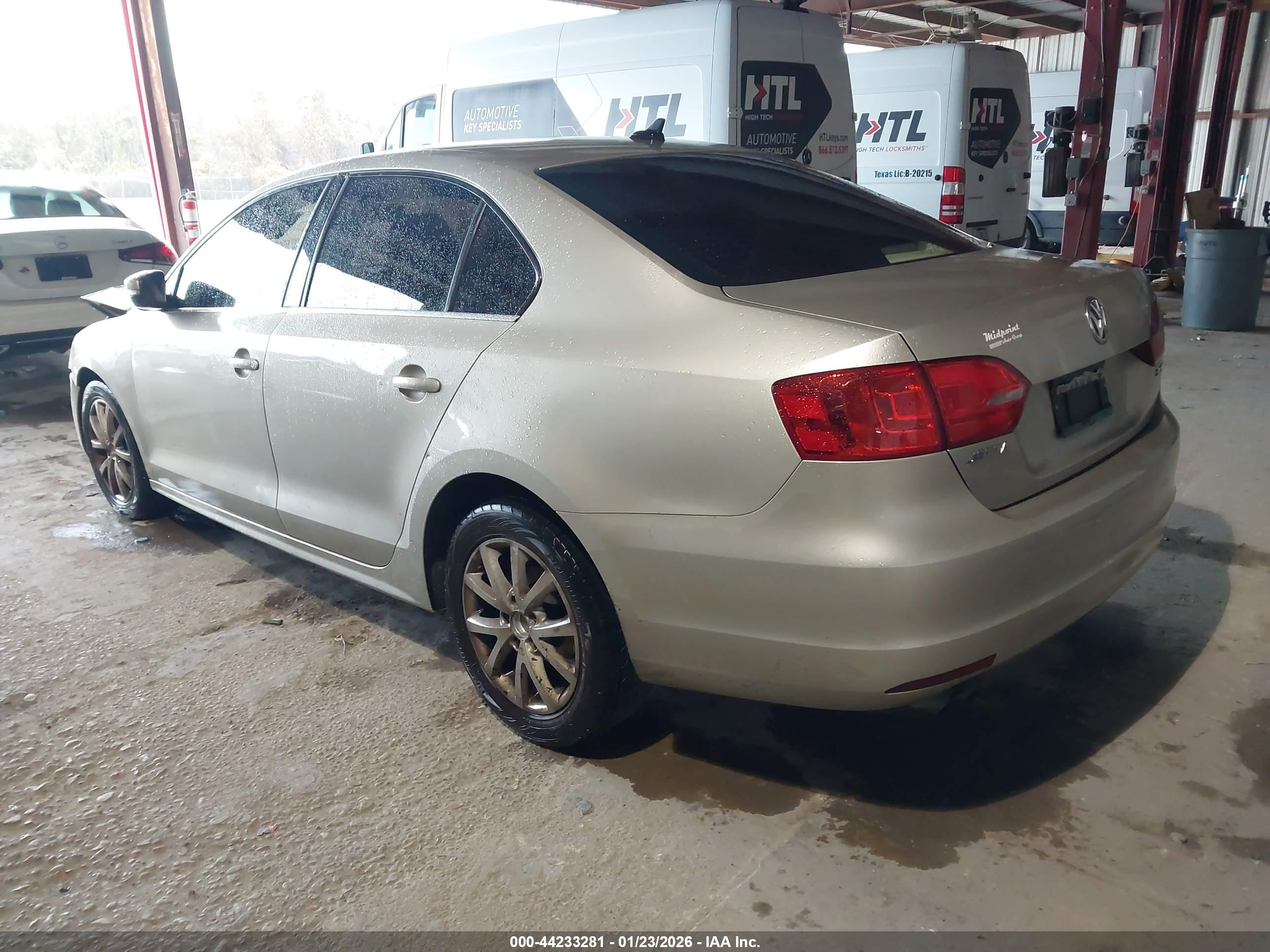 VOLKSWAGEN JETTA image 3