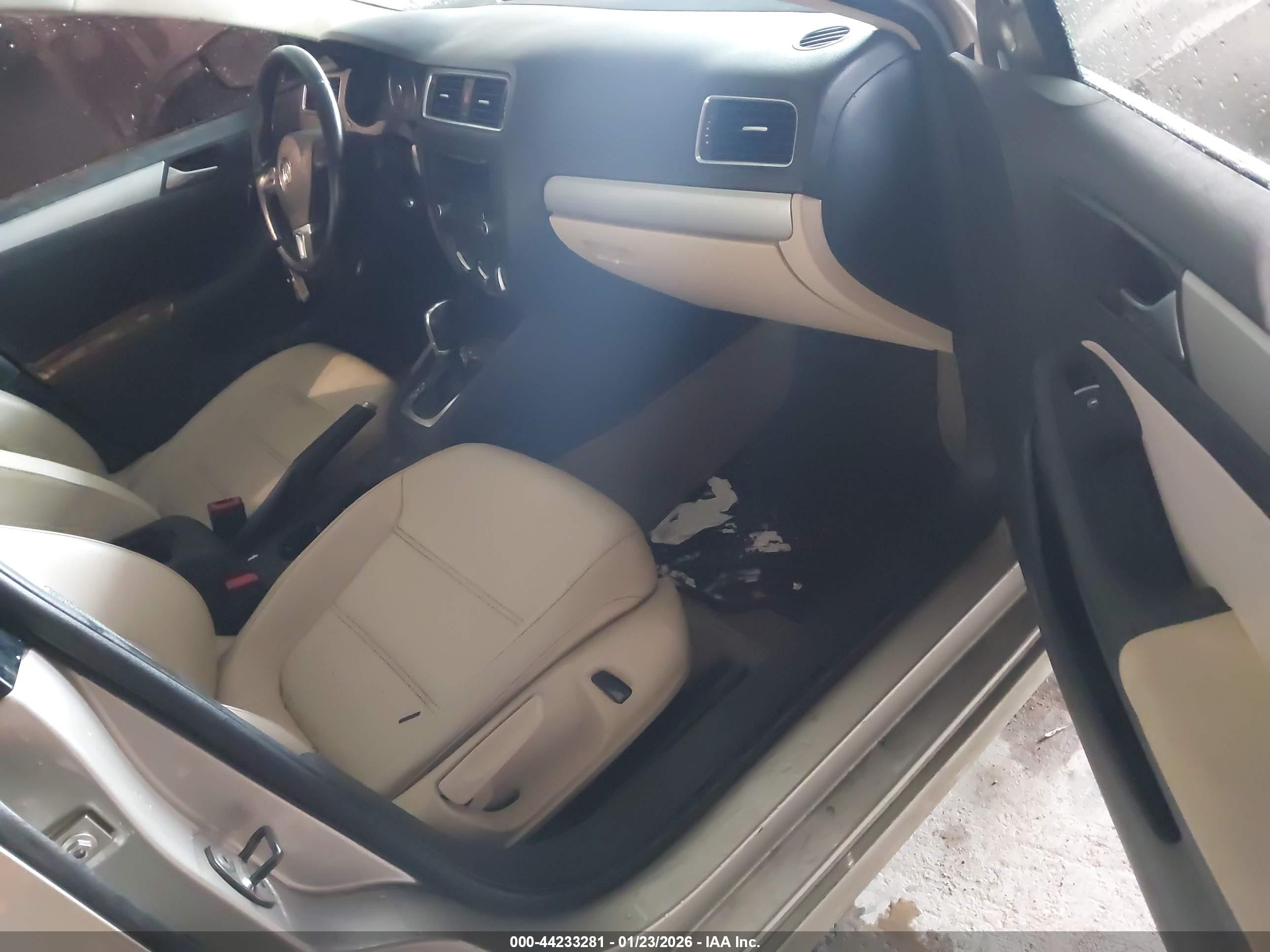 VOLKSWAGEN JETTA image 5