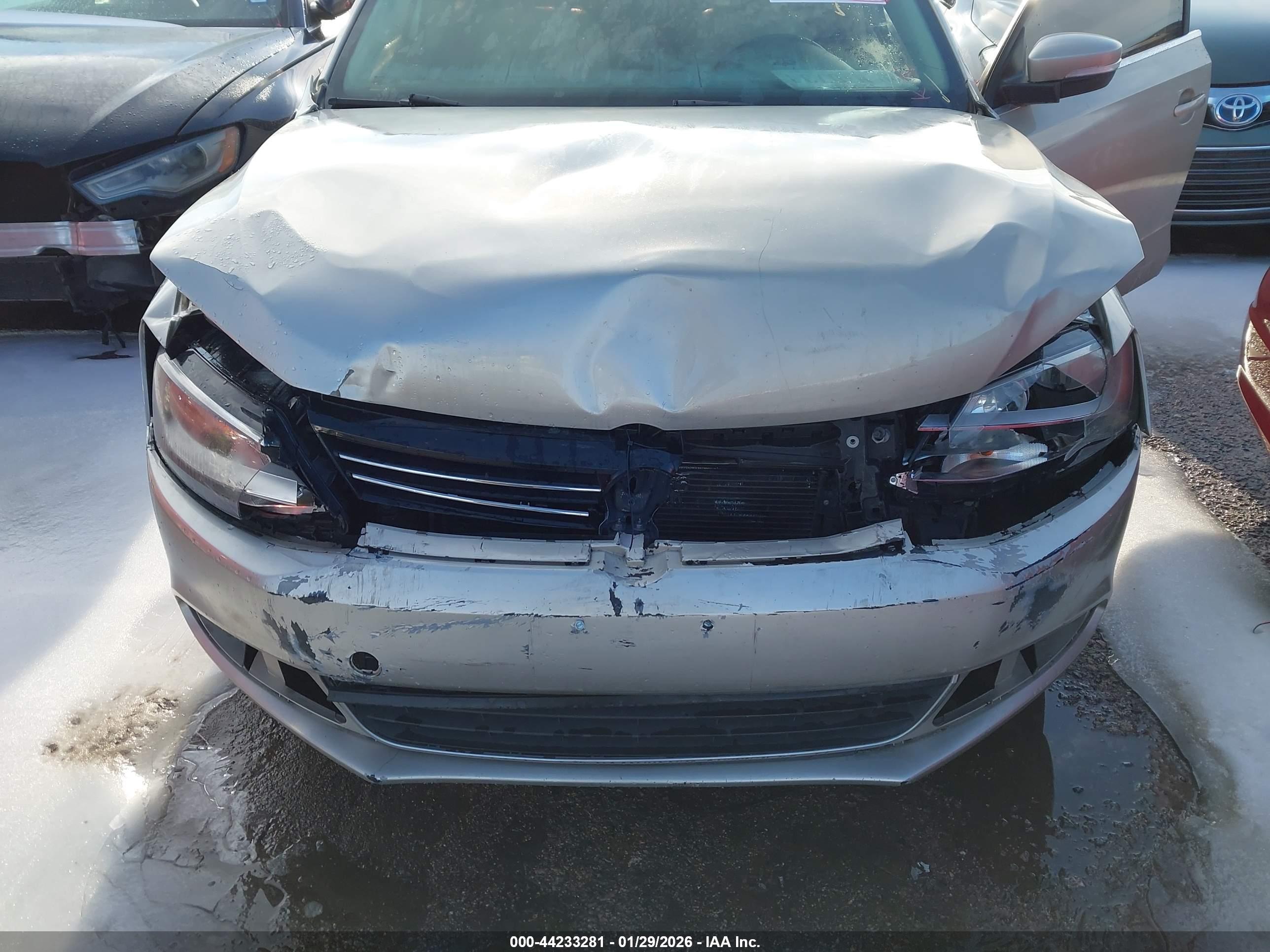 VOLKSWAGEN JETTA image 6