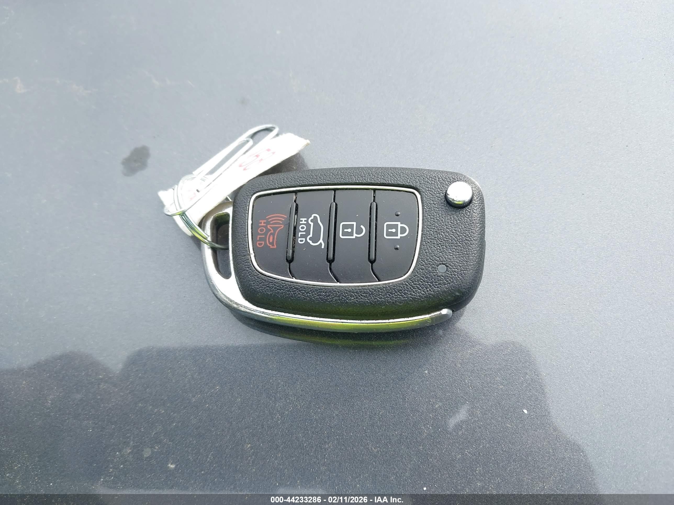 HYUNDAI TUCSON image 11