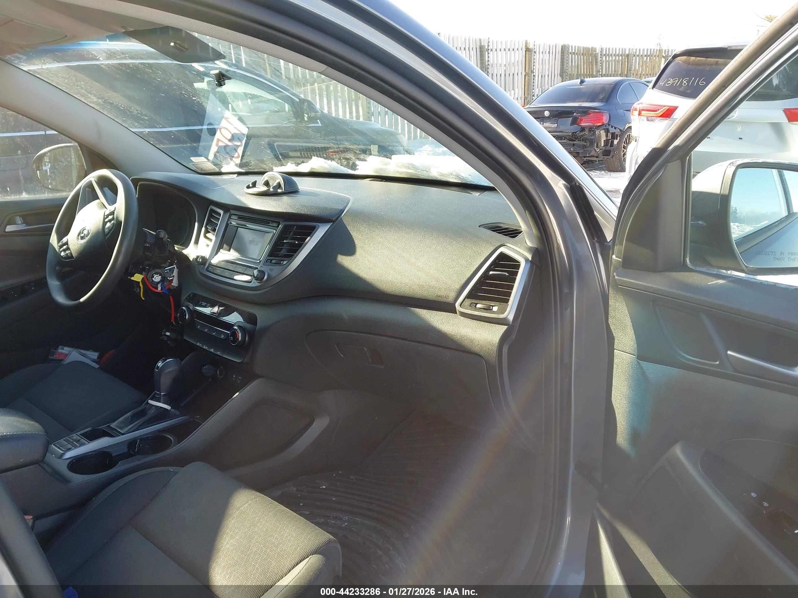 HYUNDAI TUCSON image 5