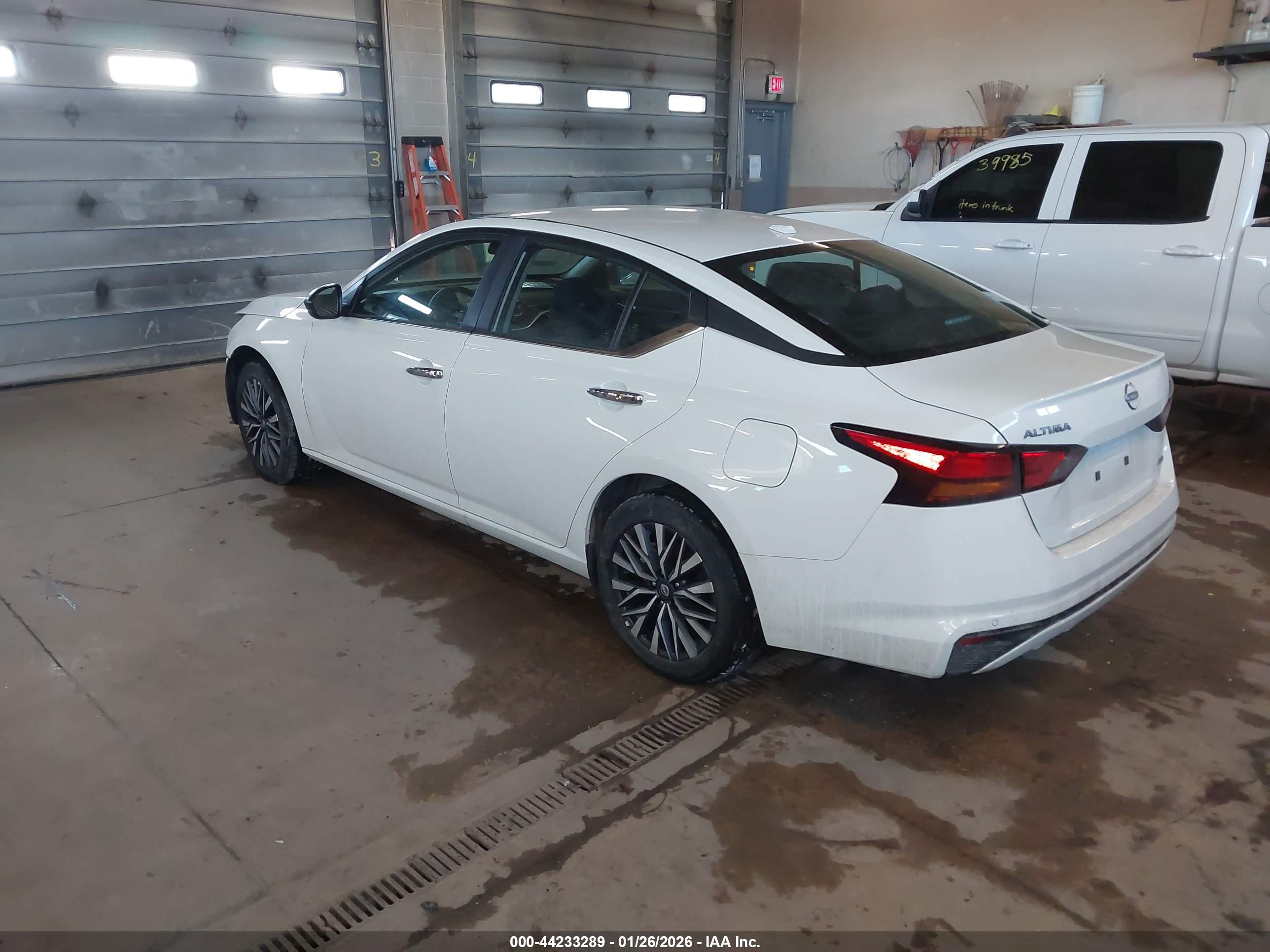 NISSAN ALTIMA image 3
