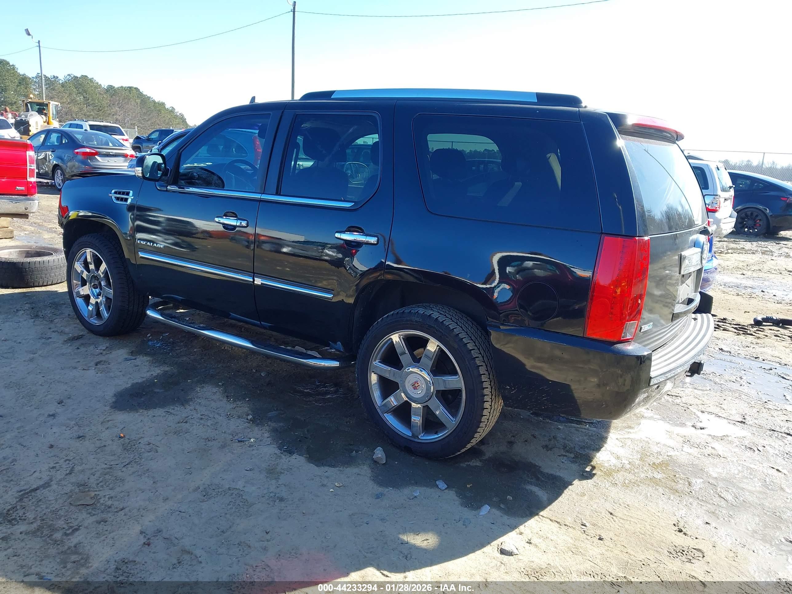 CADILLAC ESCALADE image 3
