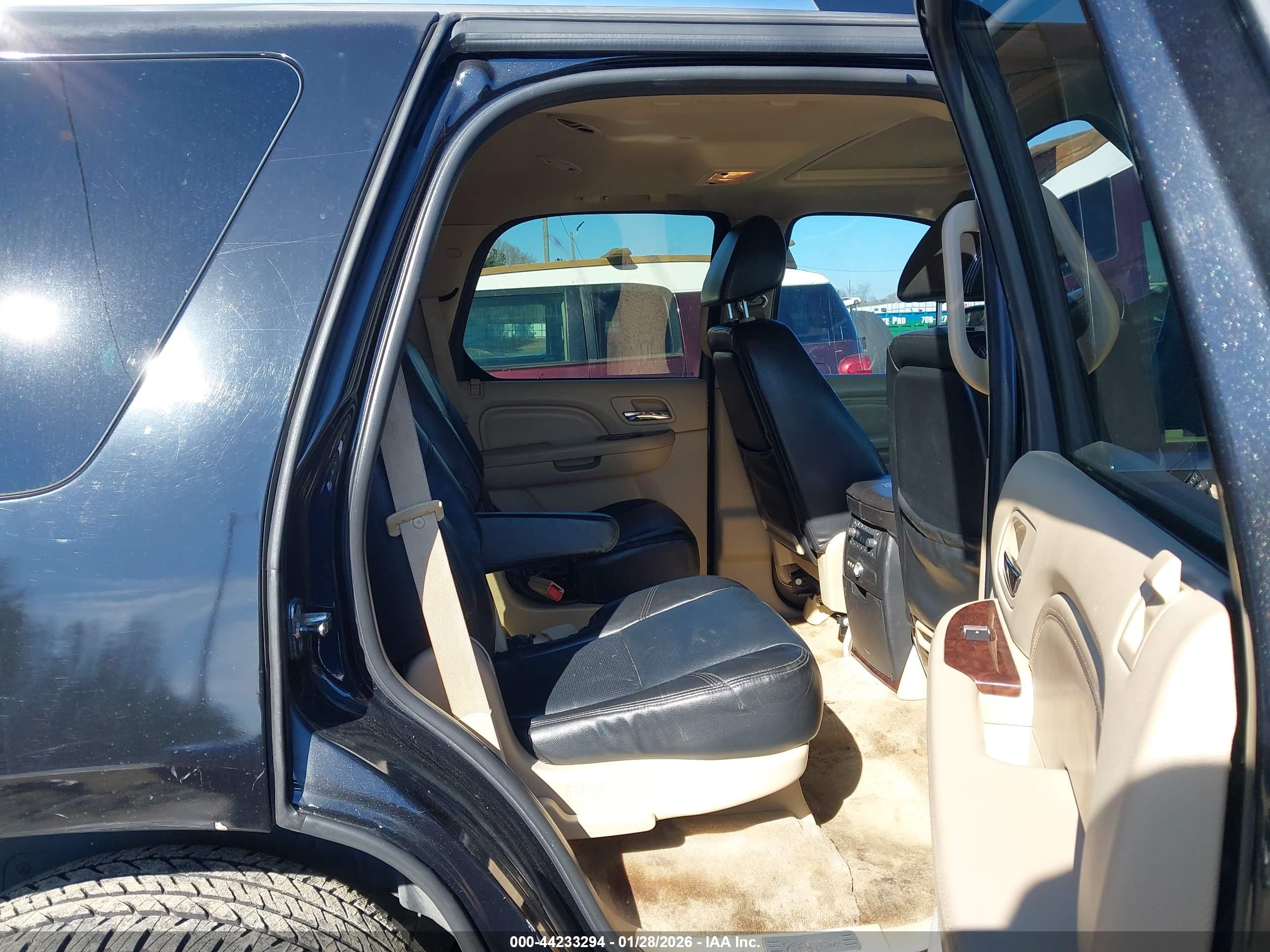 CADILLAC ESCALADE image 8