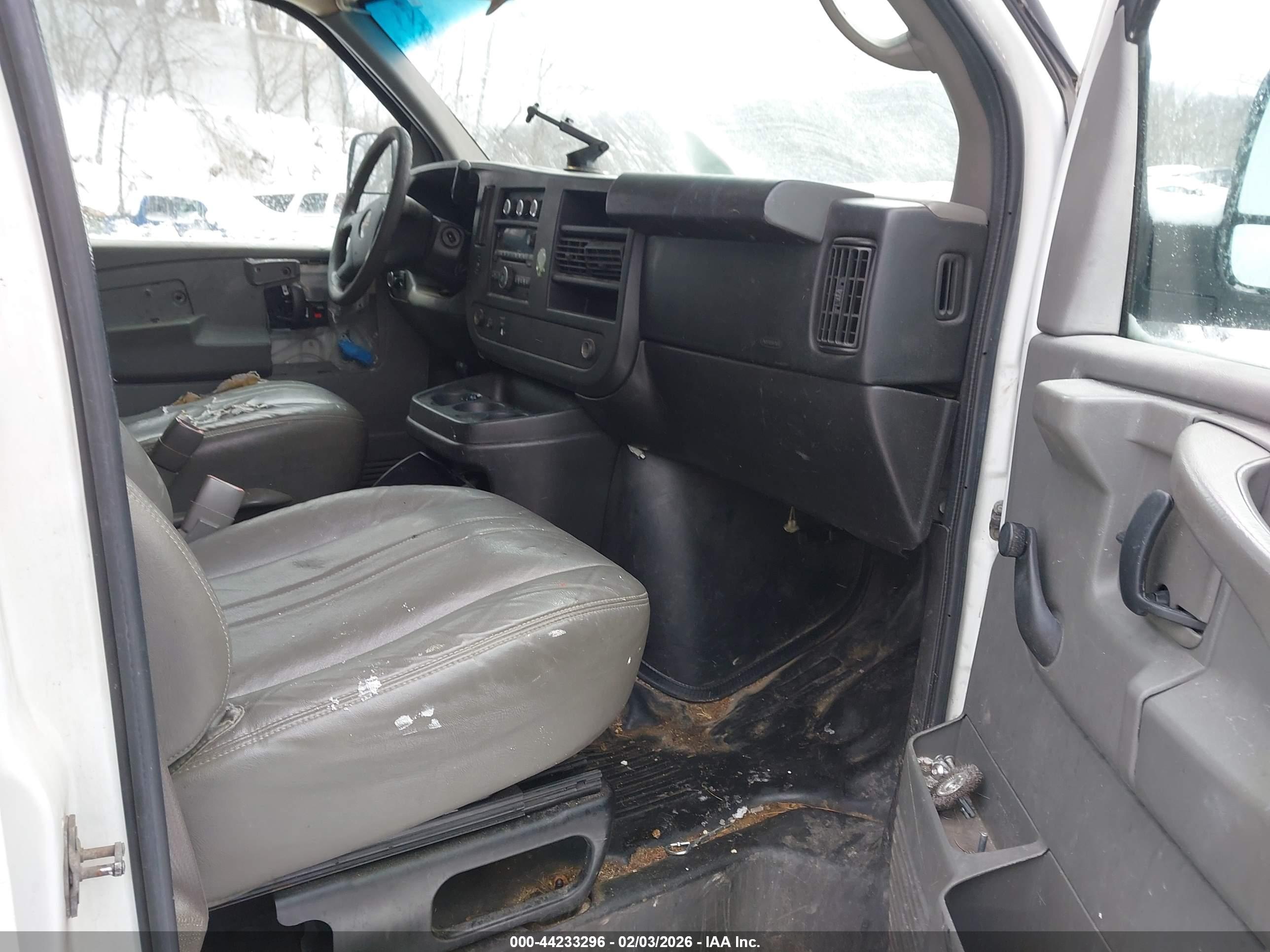 GMC SAVANA image 5