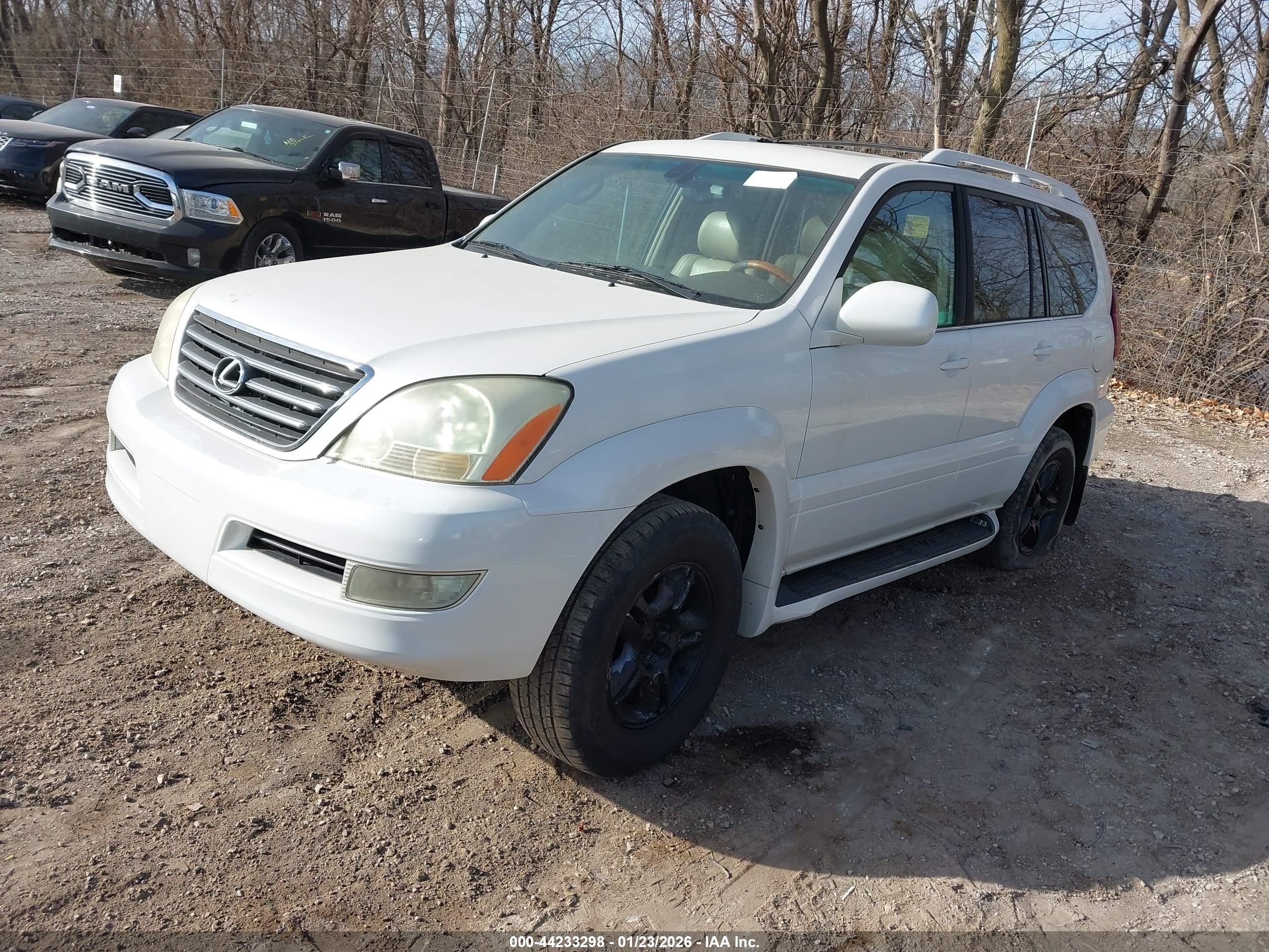 LEXUS GX image 2