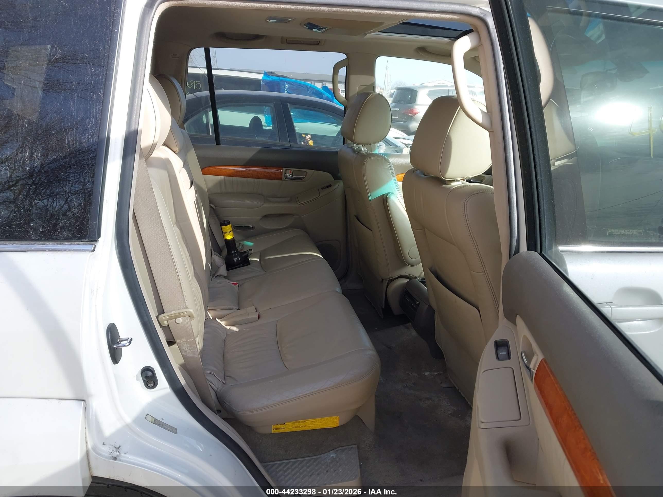 LEXUS GX image 8