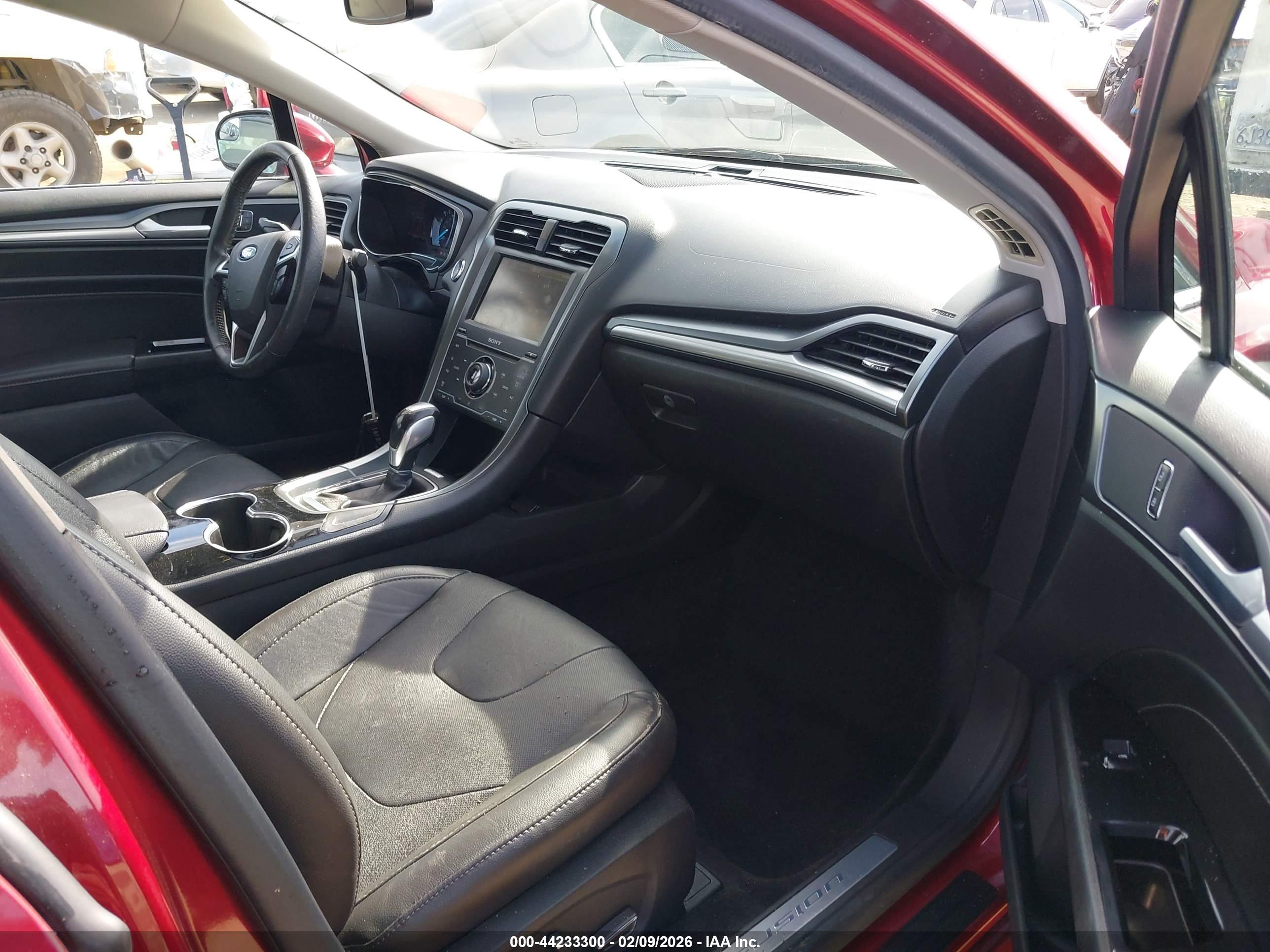 FORD FUSION image 5