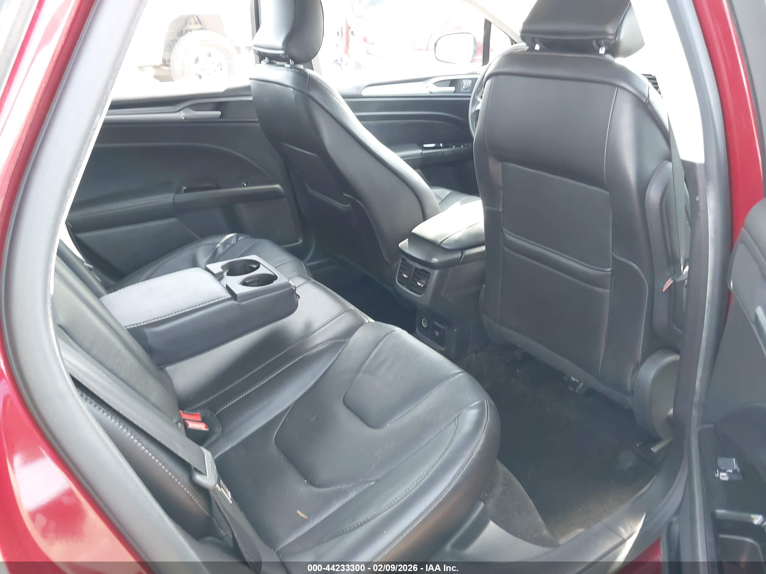 FORD FUSION image 8
