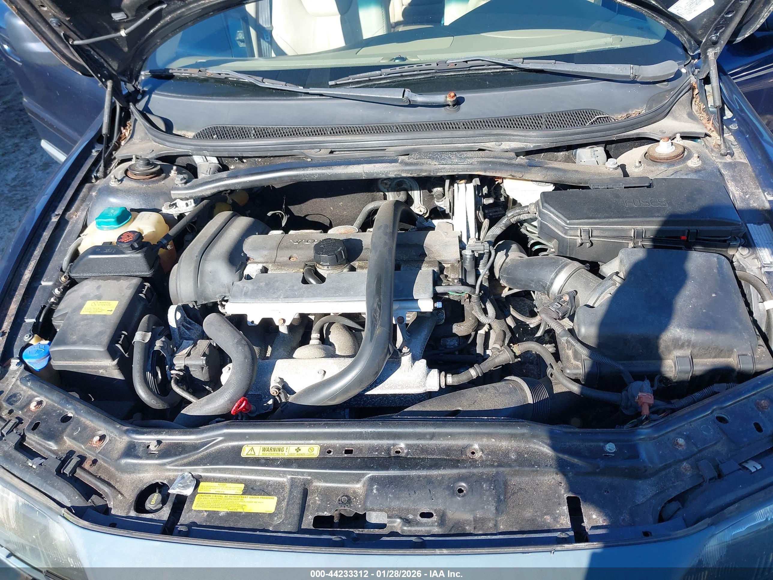VOLVO XC70 image 10