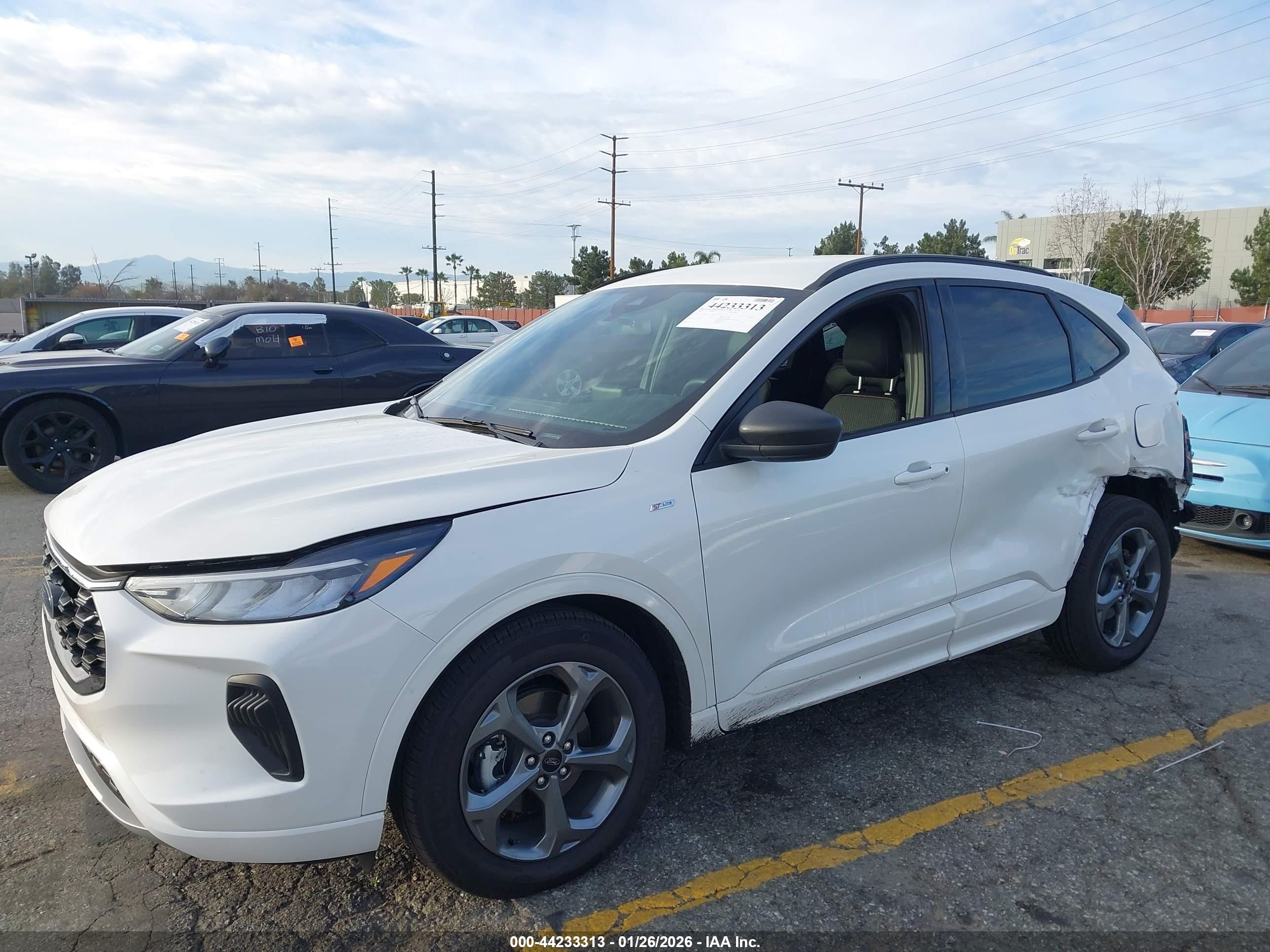 FORD ESCAPE image 2