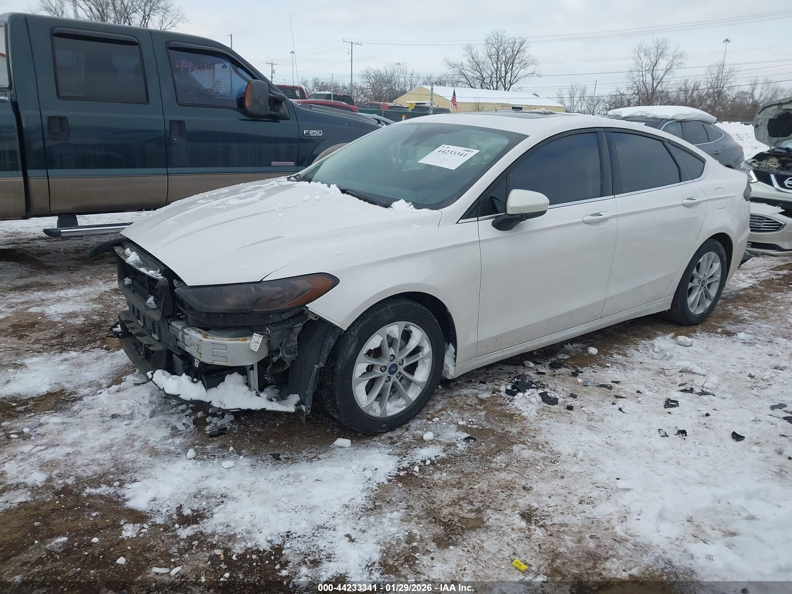 FORD FUSION image 2