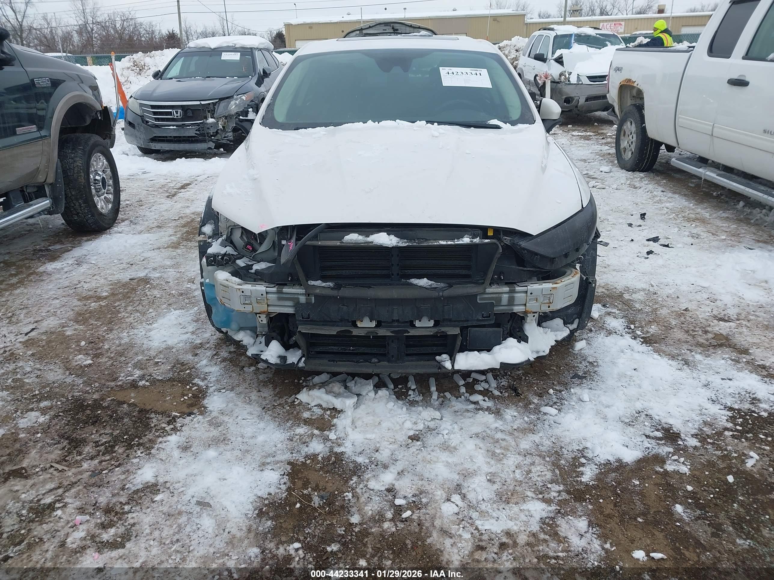 FORD FUSION image 6