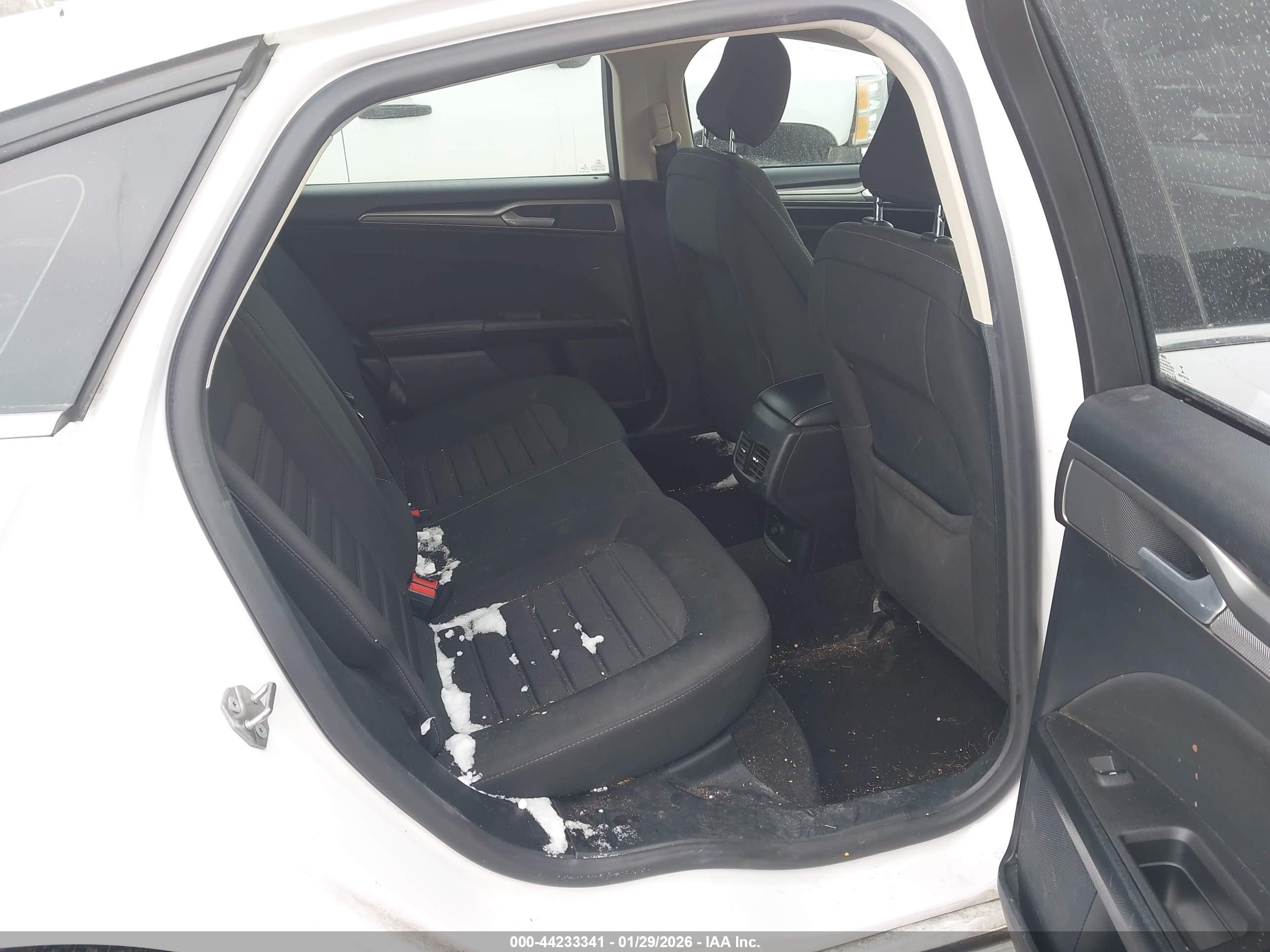 FORD FUSION image 8