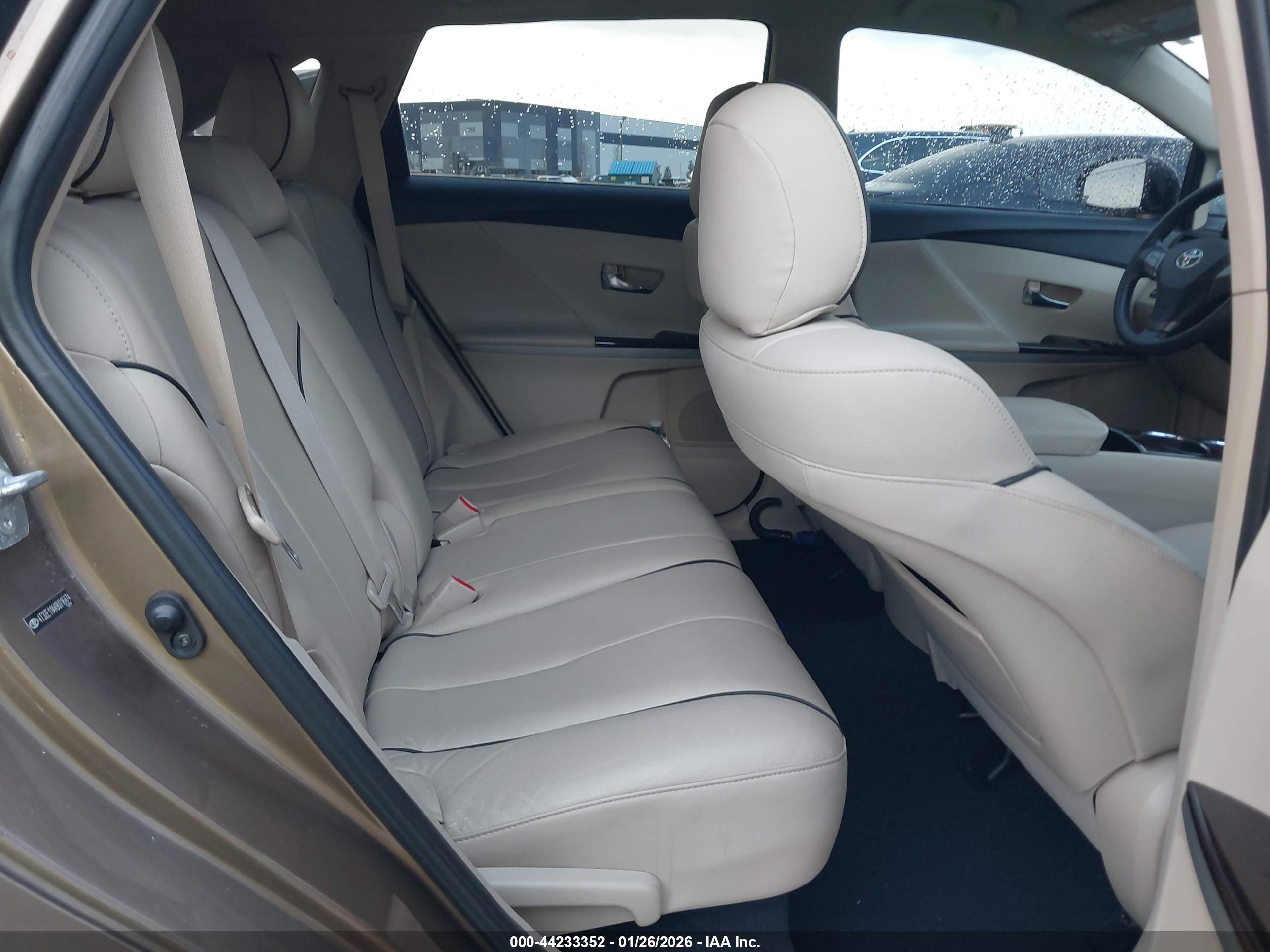 TOYOTA VENZA image 8