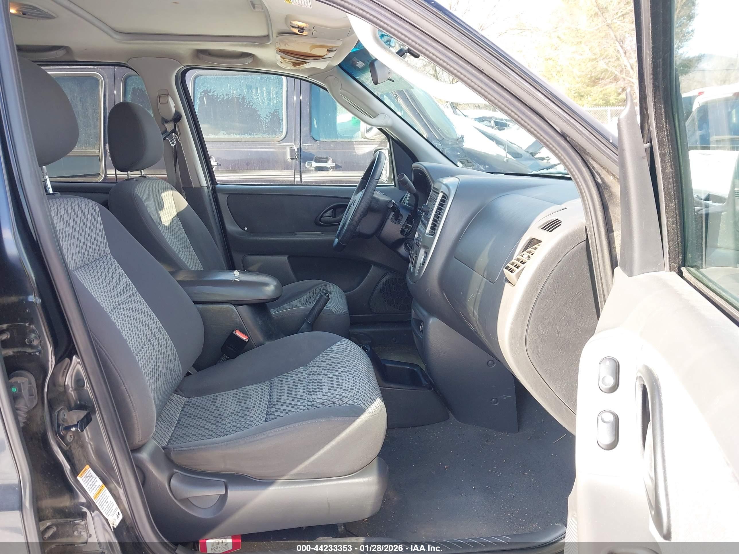 FORD ESCAPE image 5