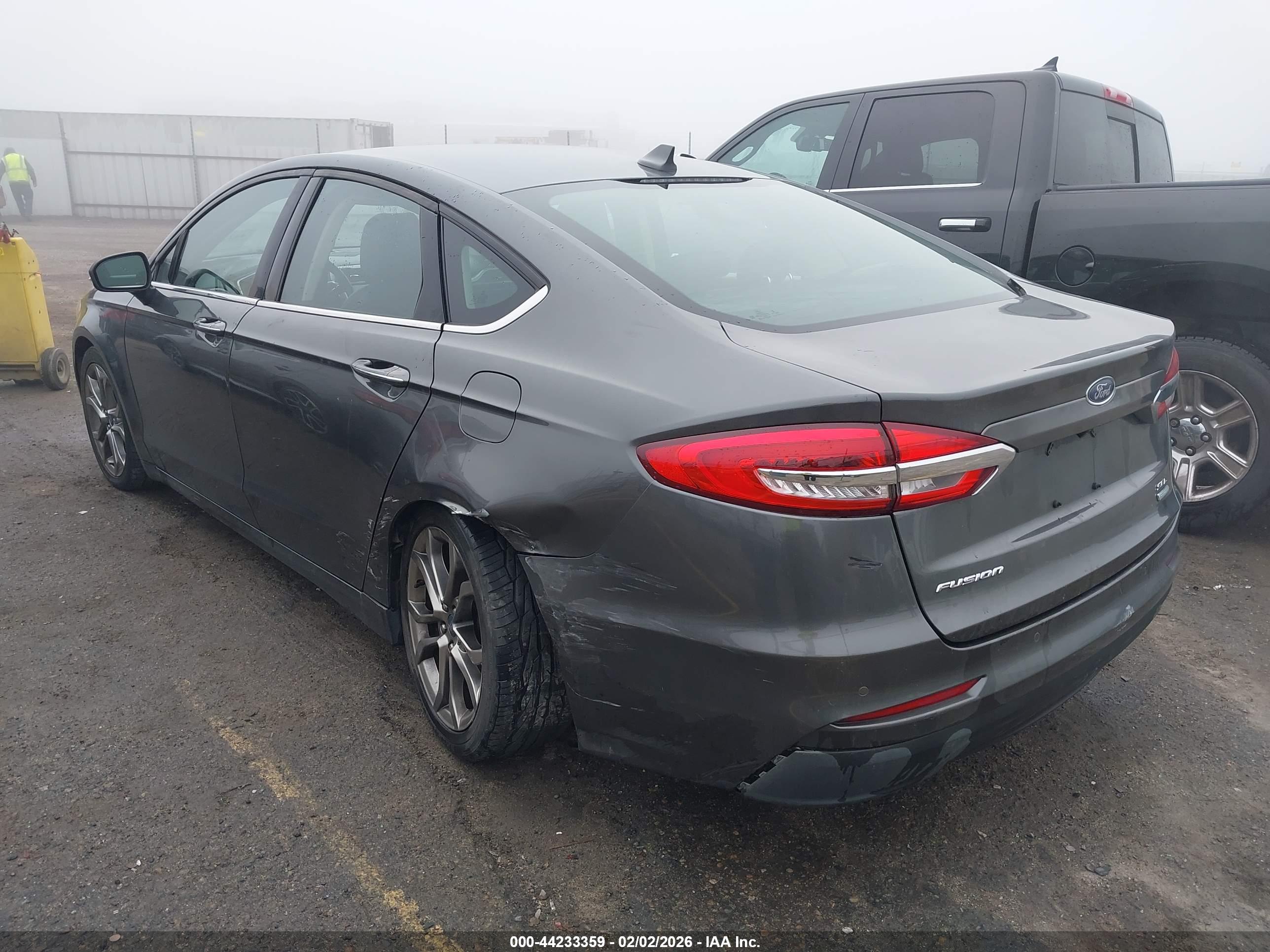 FORD FUSION image 3