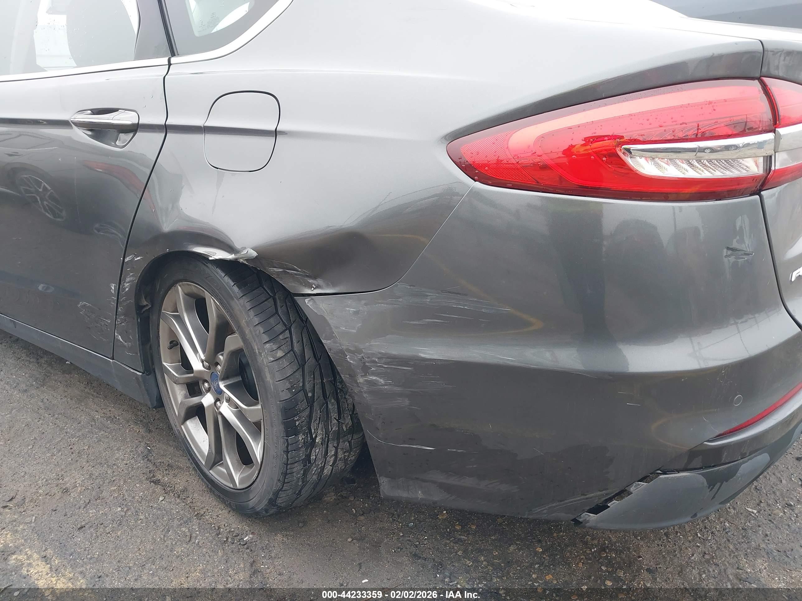 FORD FUSION image 6