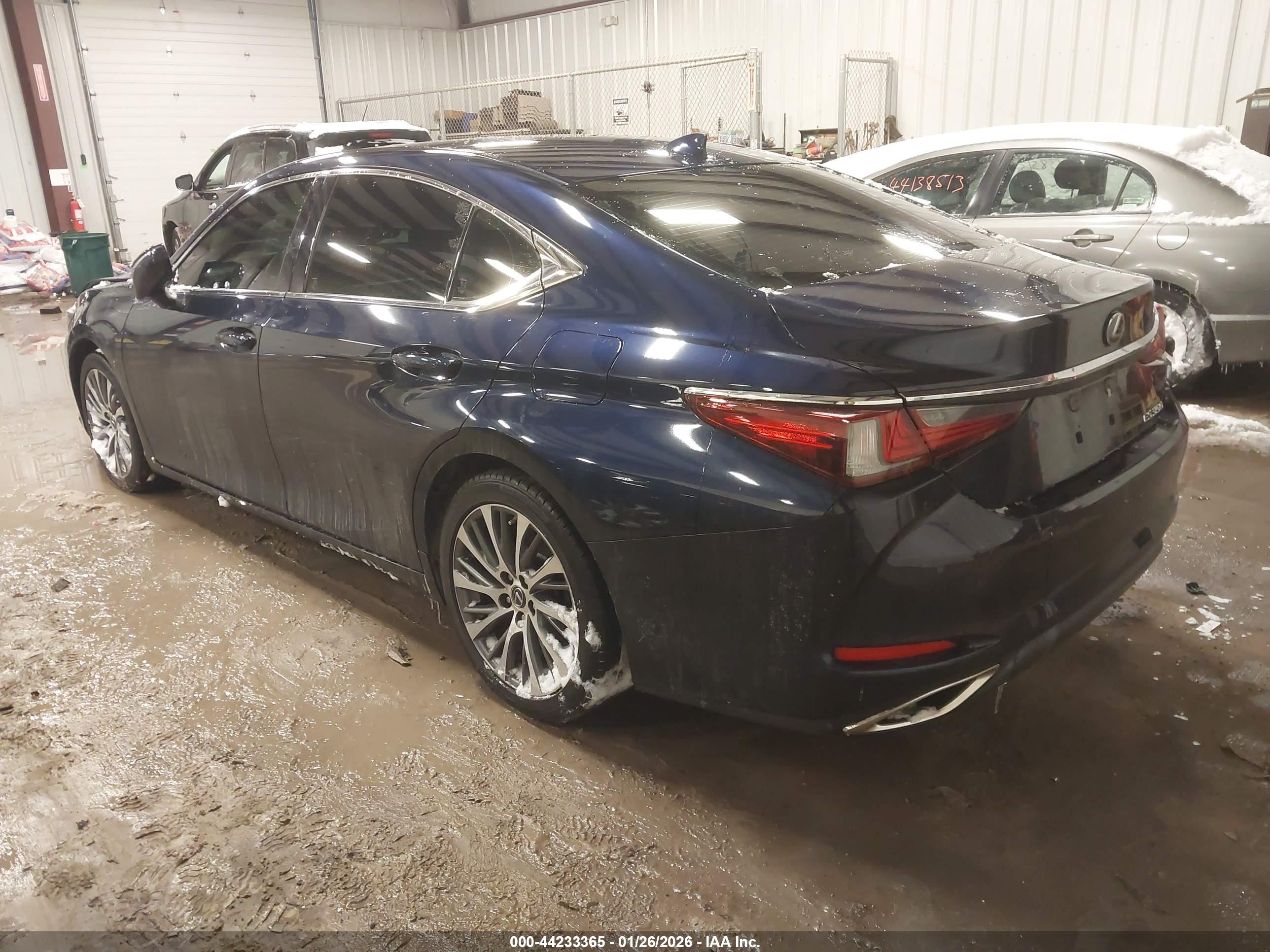 LEXUS ES image 3