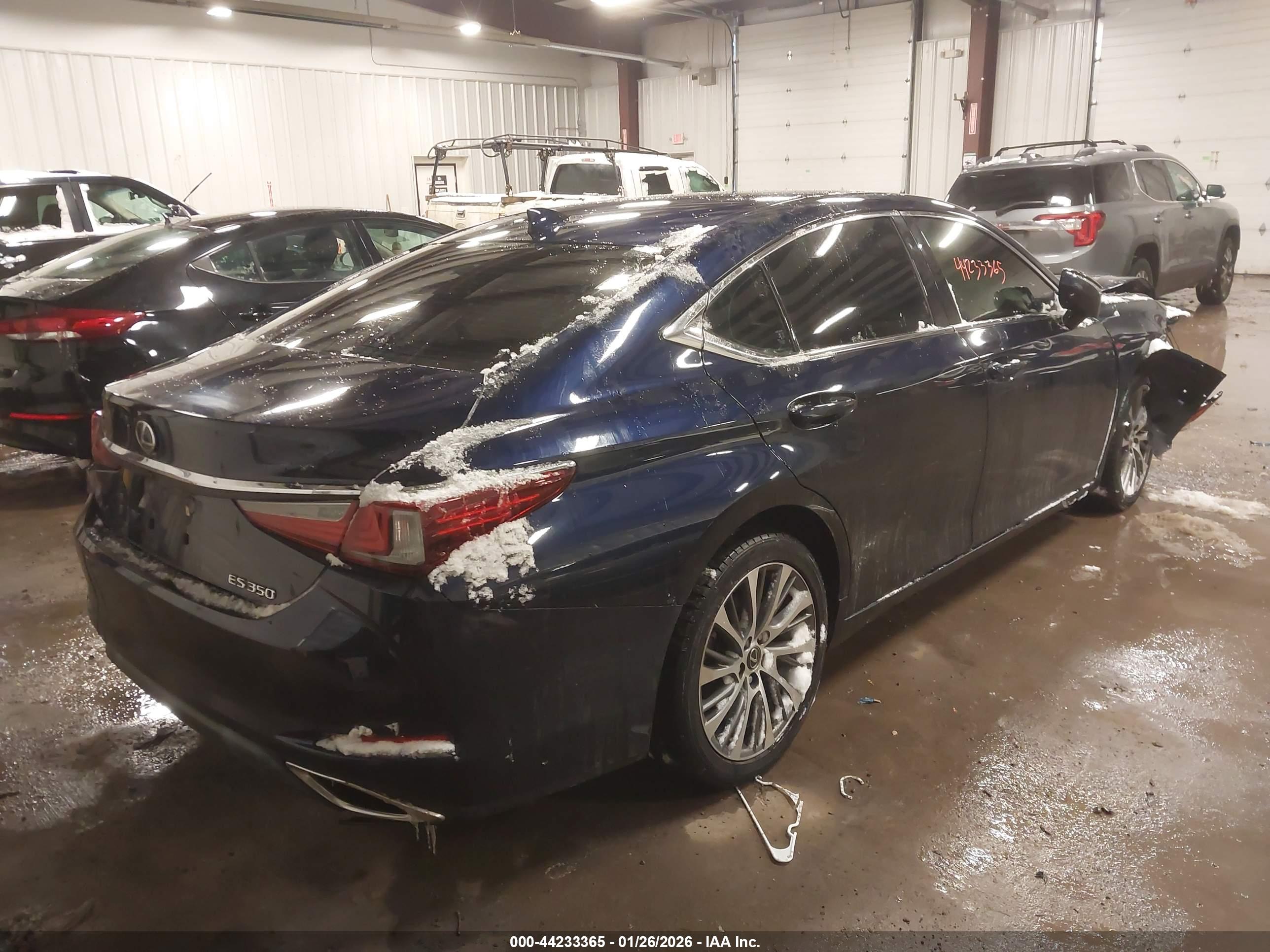 LEXUS ES image 4