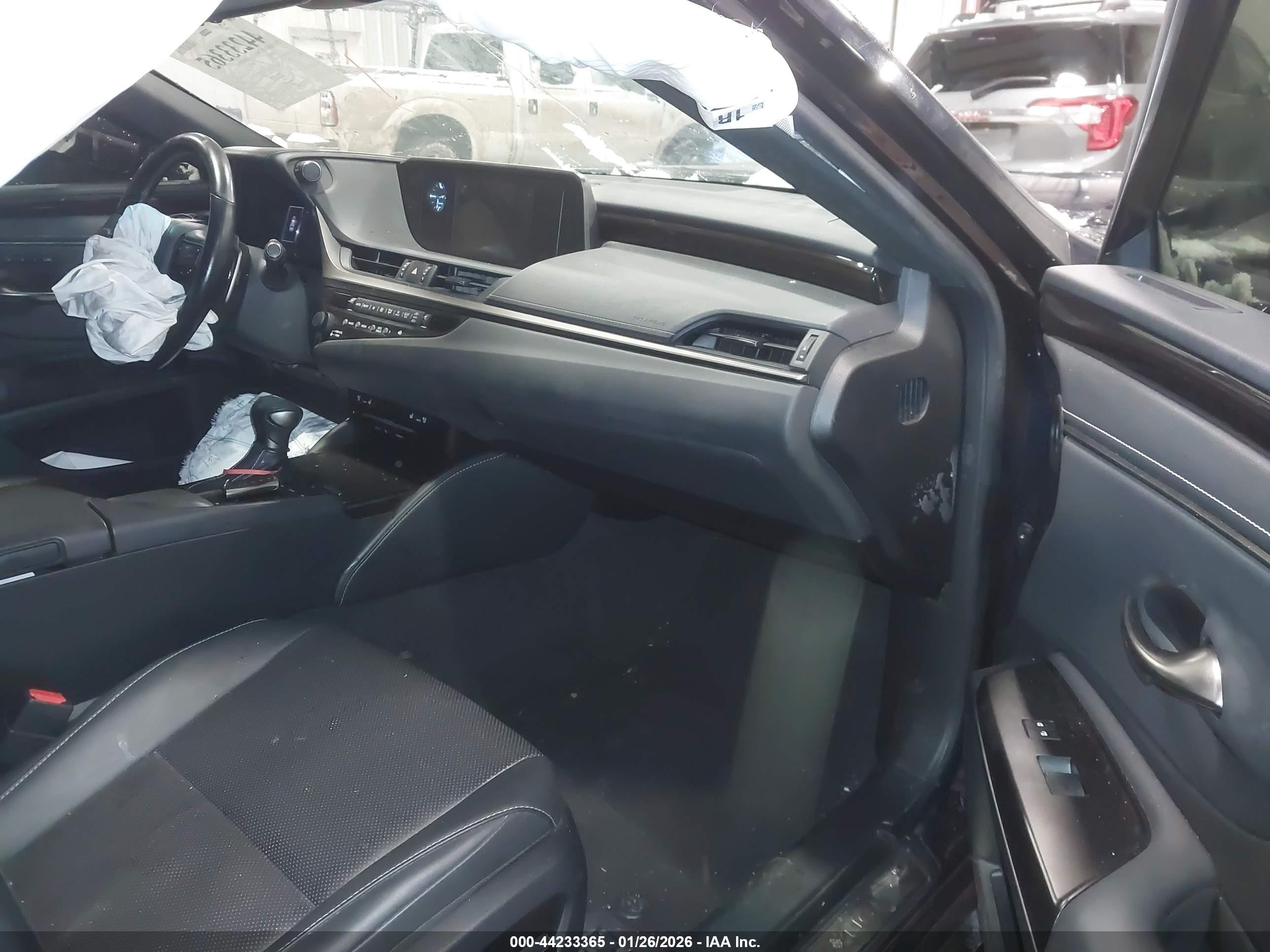 LEXUS ES image 5