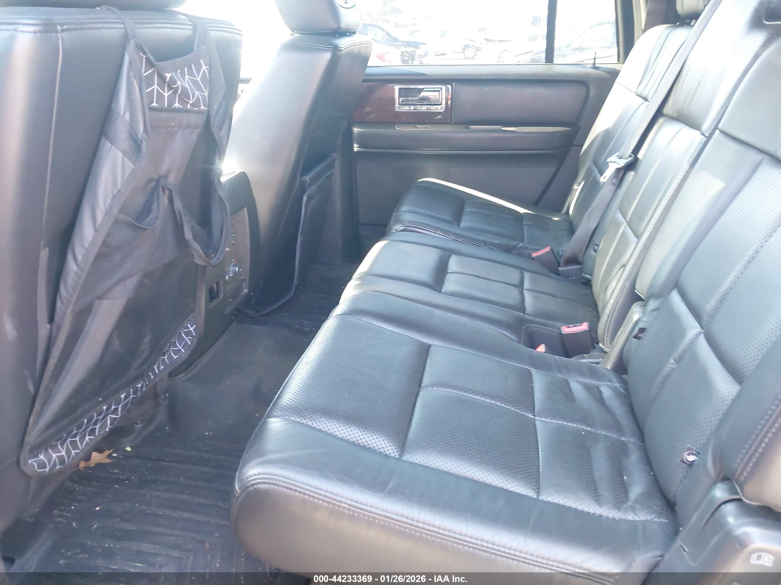 LINCOLN NAVIGATOR image 8