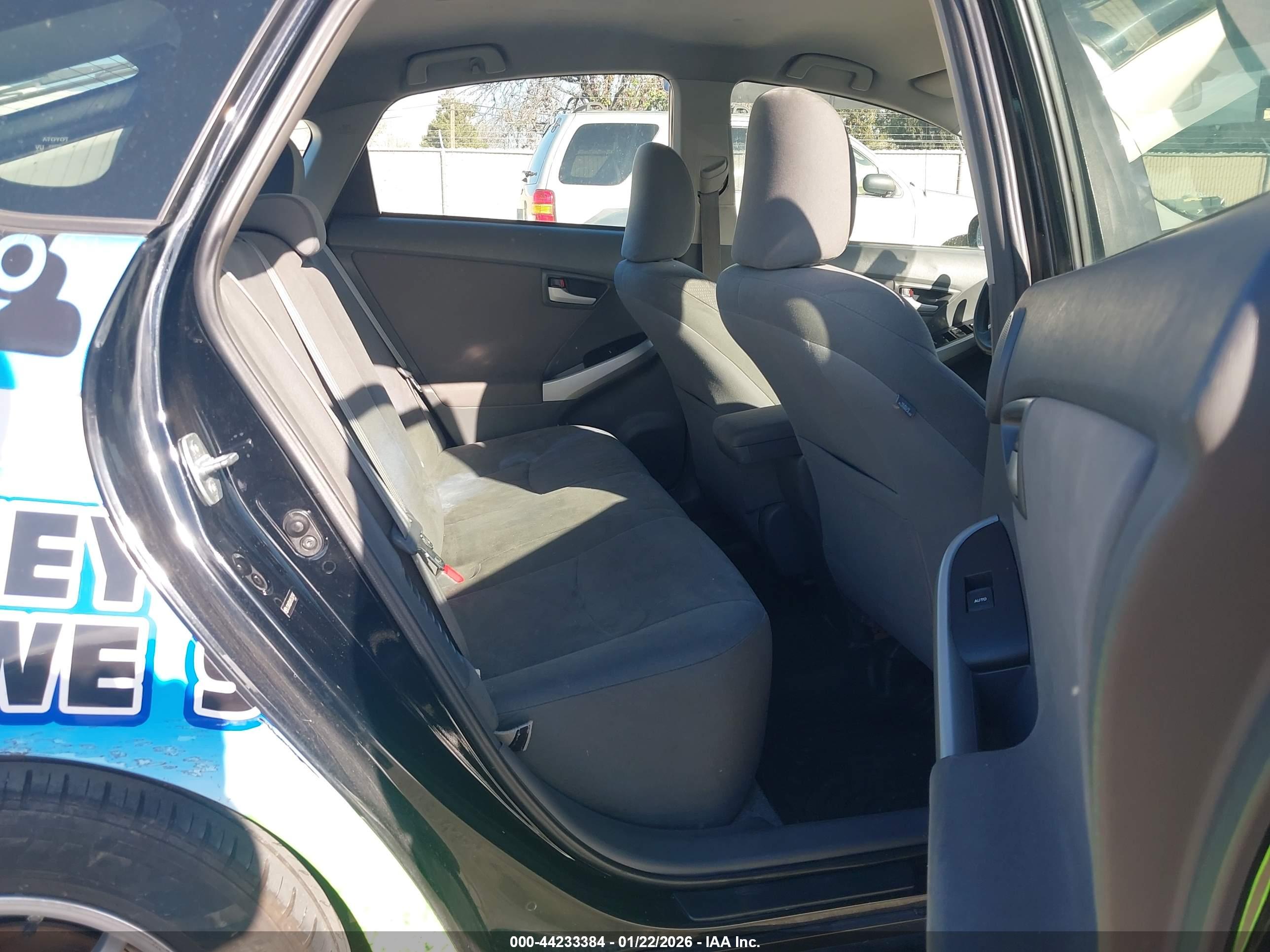 TOYOTA PRIUS image 8