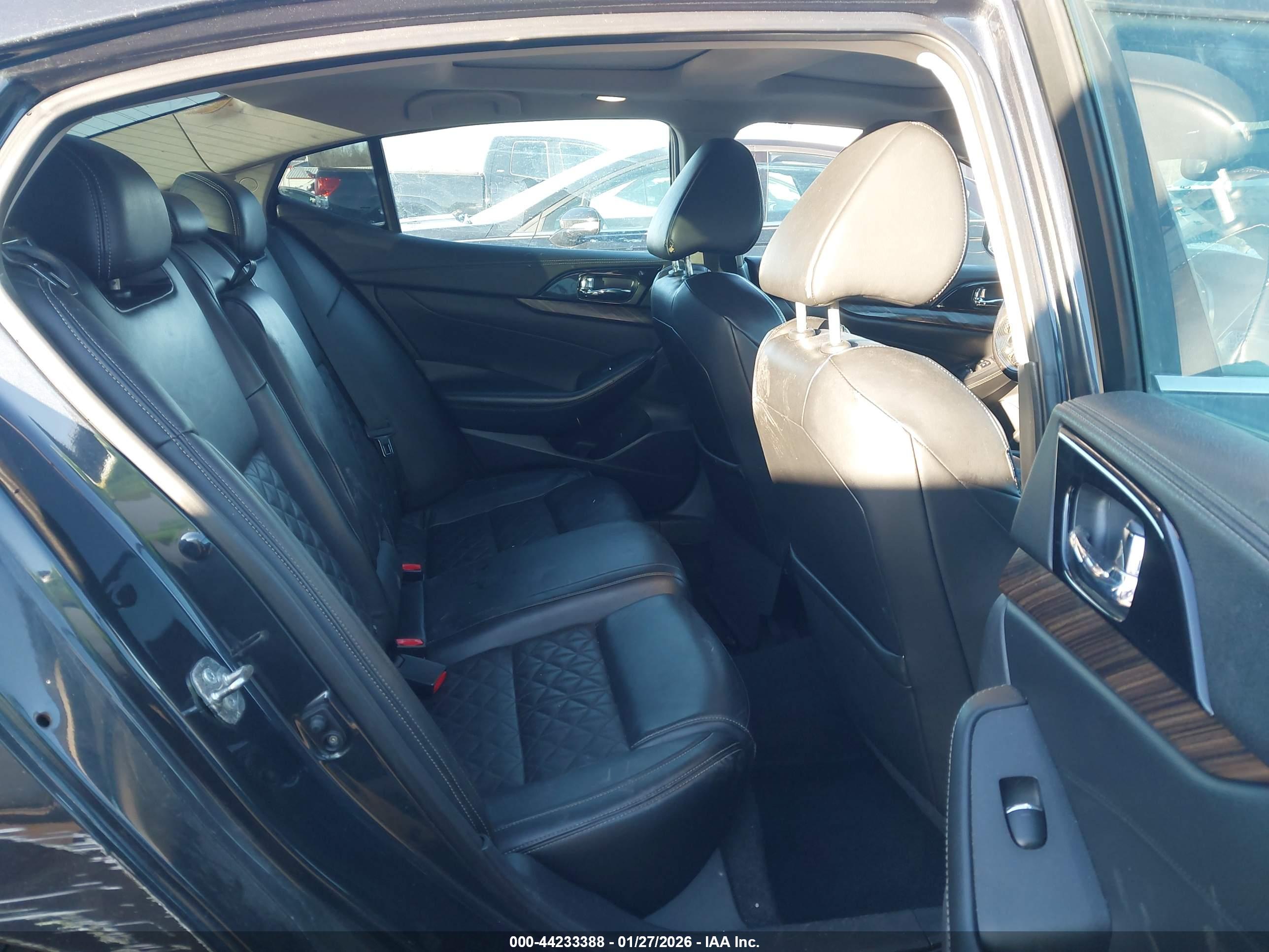 NISSAN MAXIMA image 8