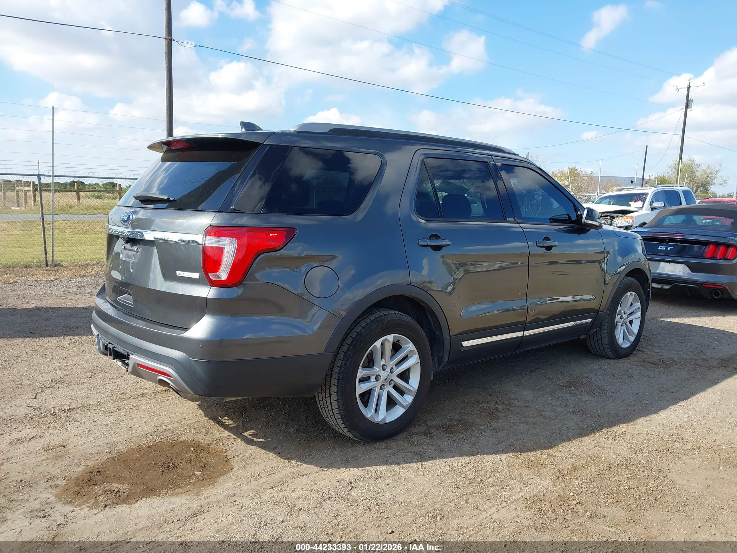 FORD EXPLORER image 4