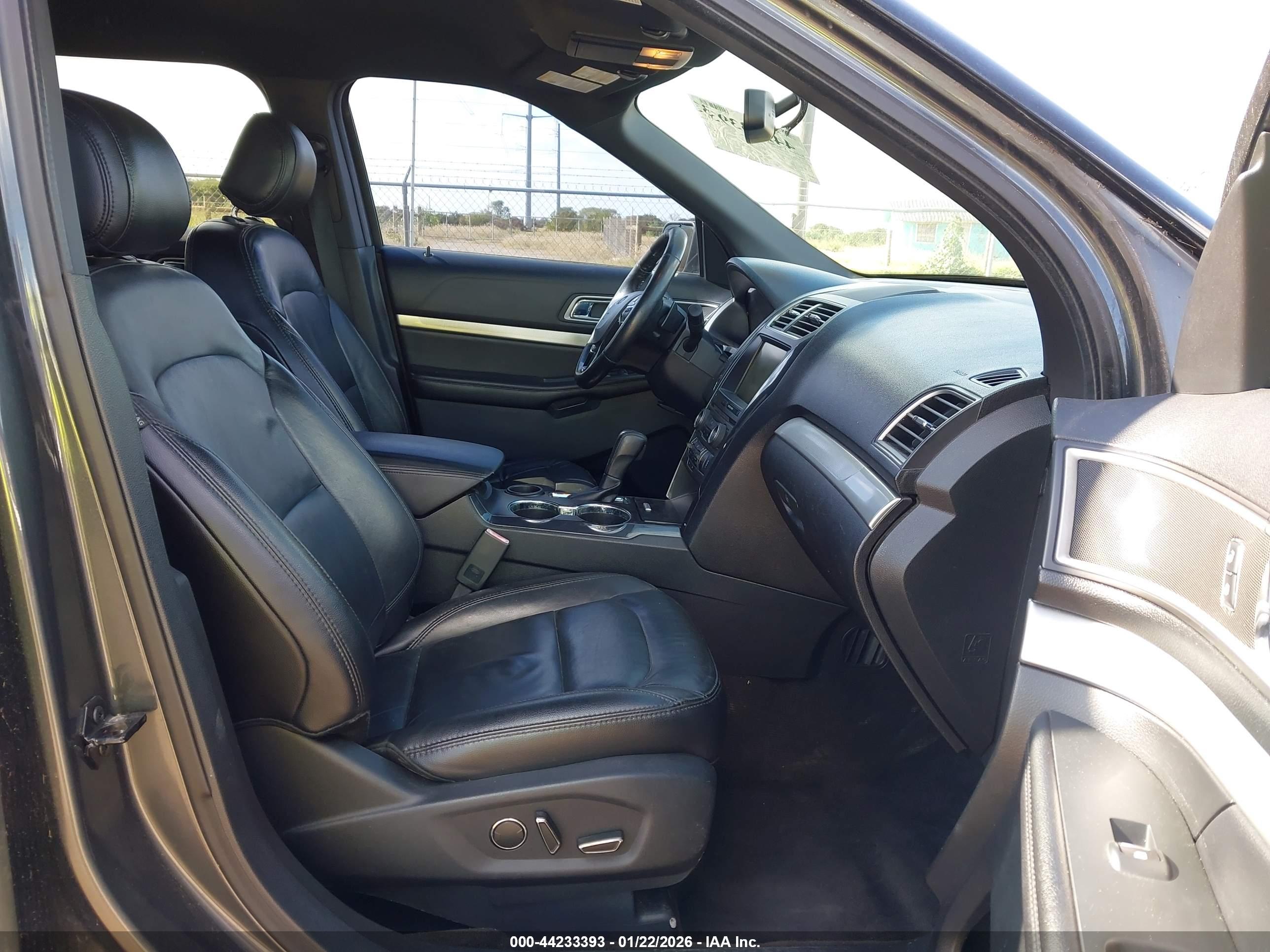 FORD EXPLORER image 5