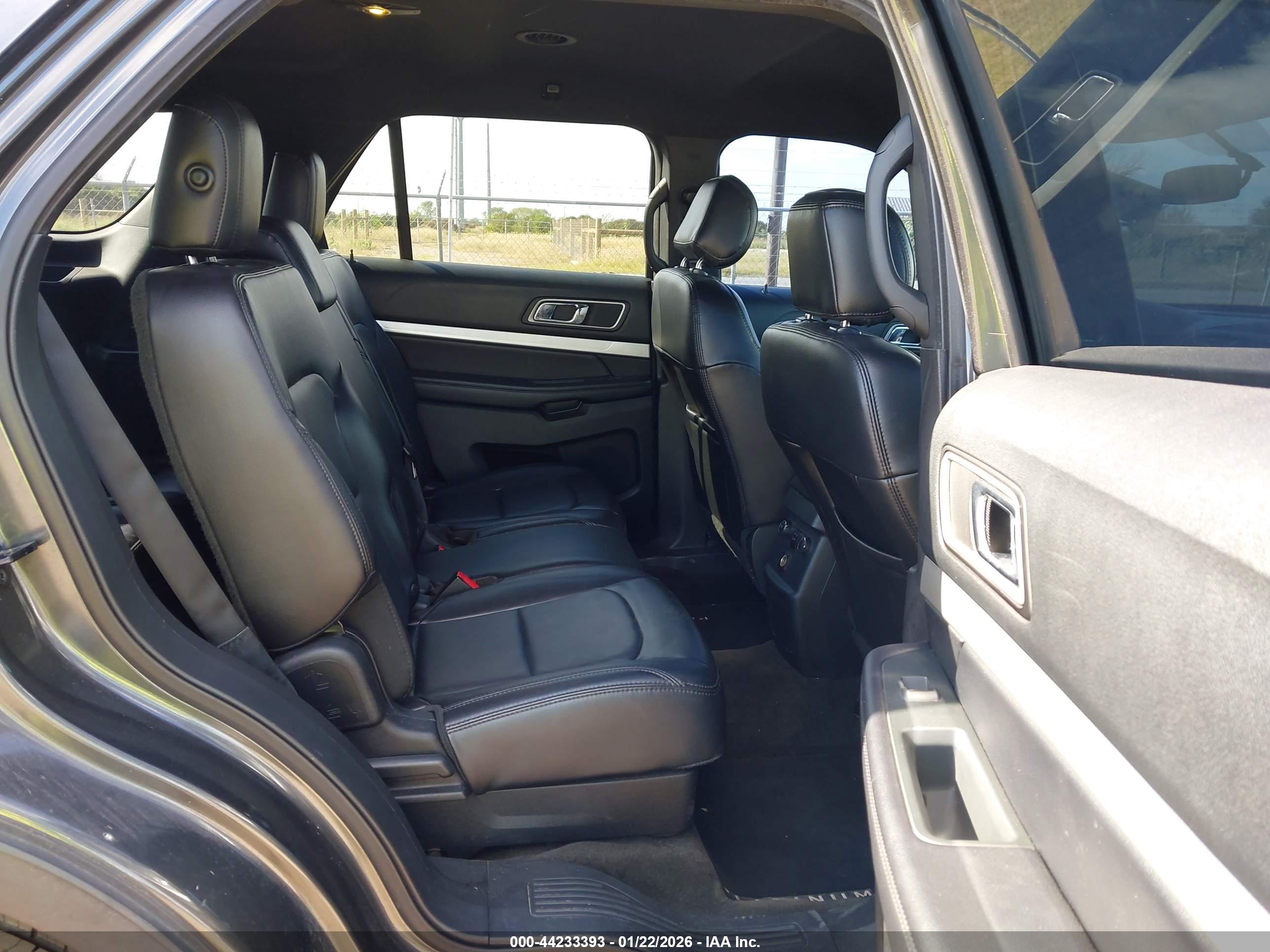 FORD EXPLORER image 8
