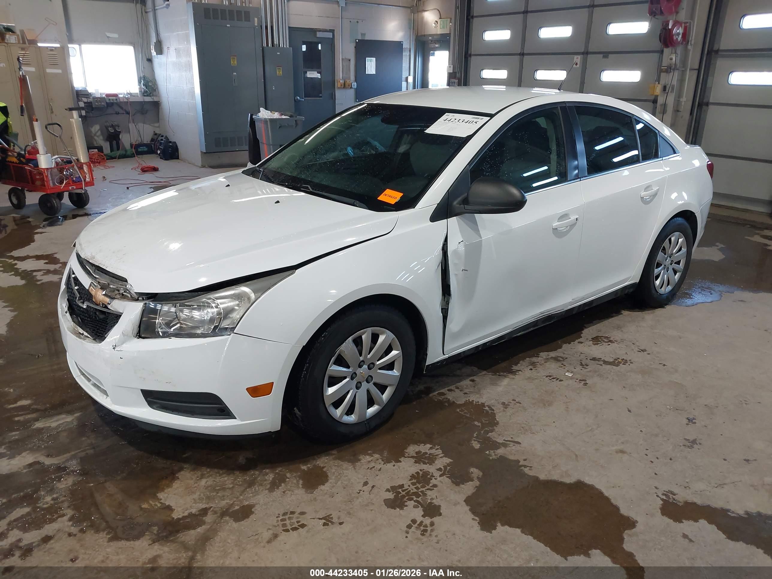 CHEVROLET CRUZE image 2