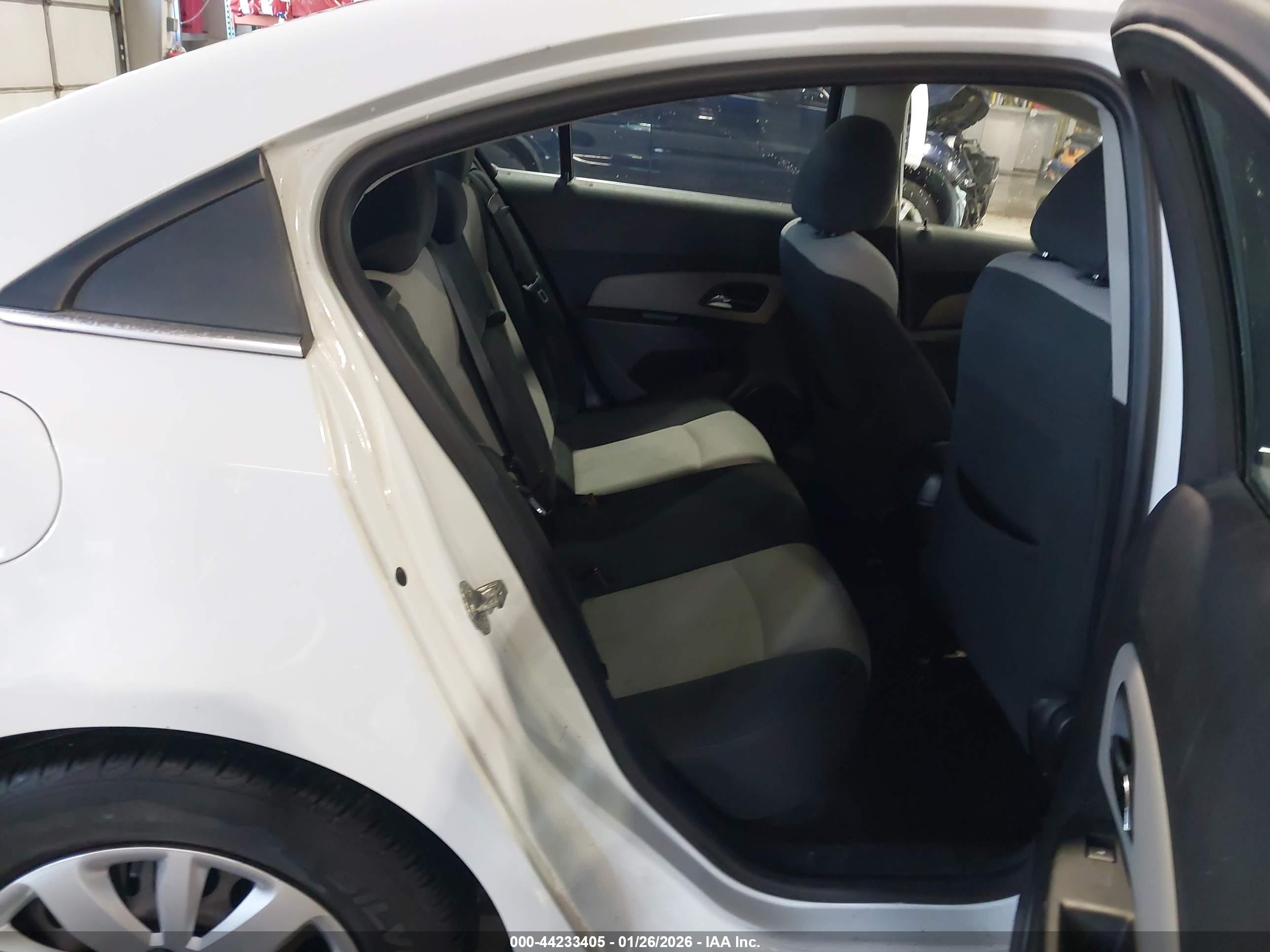 CHEVROLET CRUZE image 8