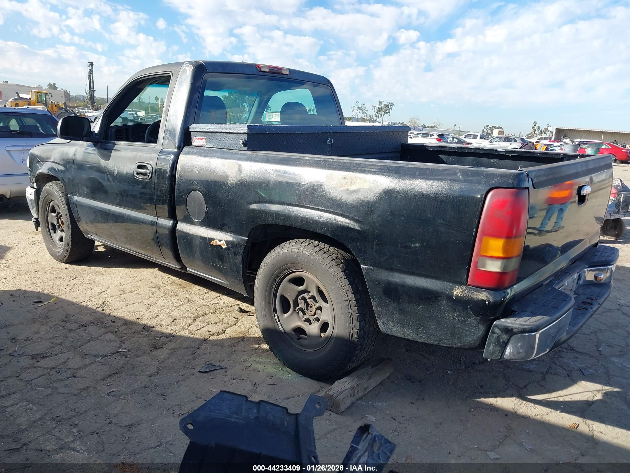 CHEVROLET SILVERADO image 3