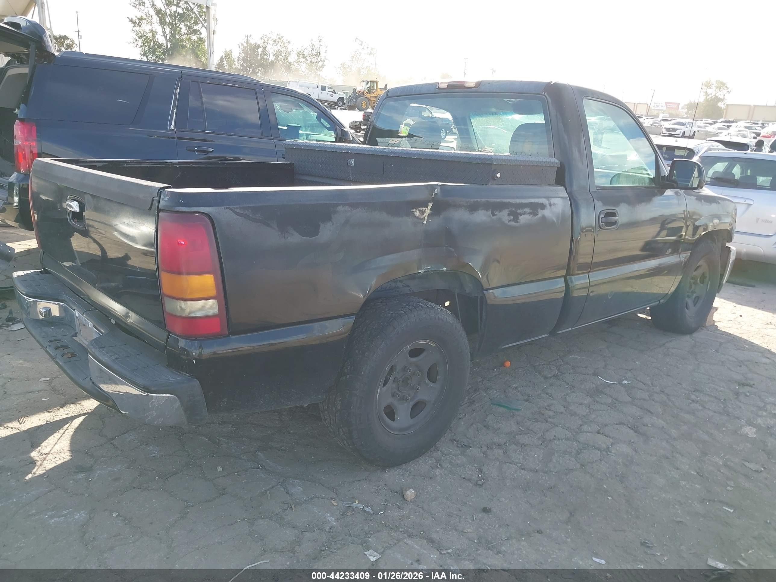 CHEVROLET SILVERADO image 4