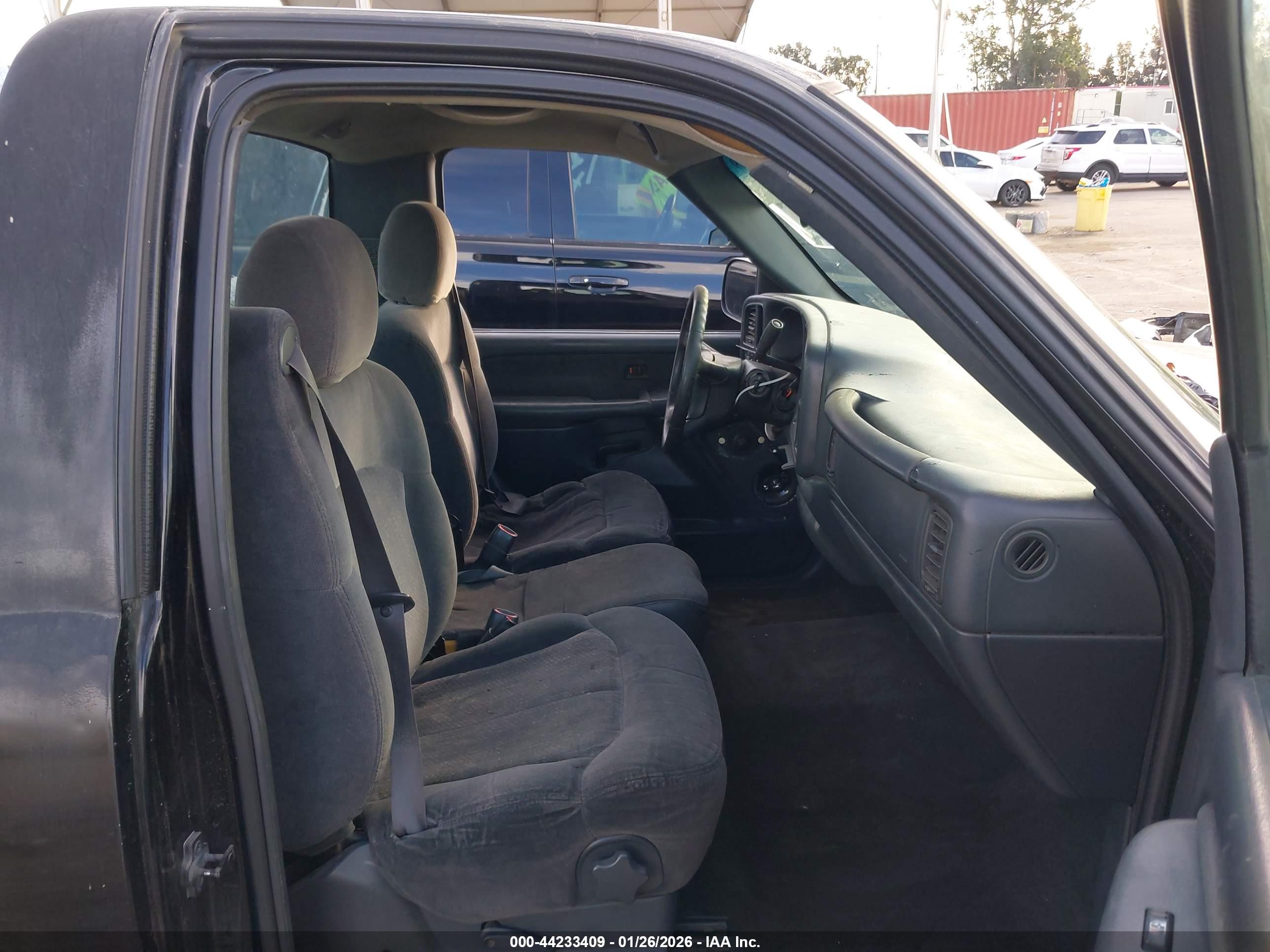 CHEVROLET SILVERADO image 5