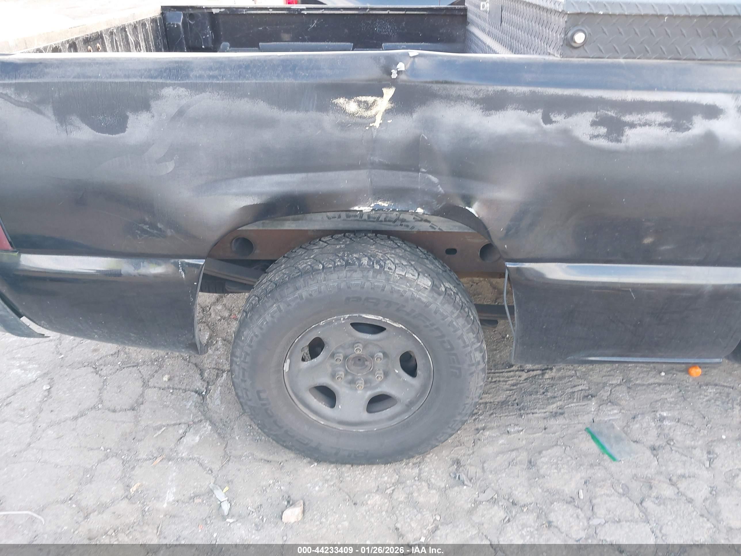 CHEVROLET SILVERADO image 6