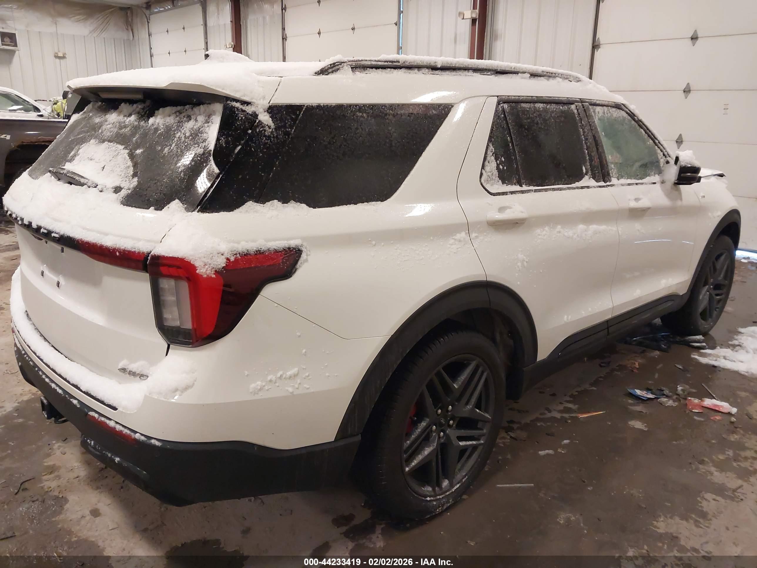 FORD EXPLORER image 4