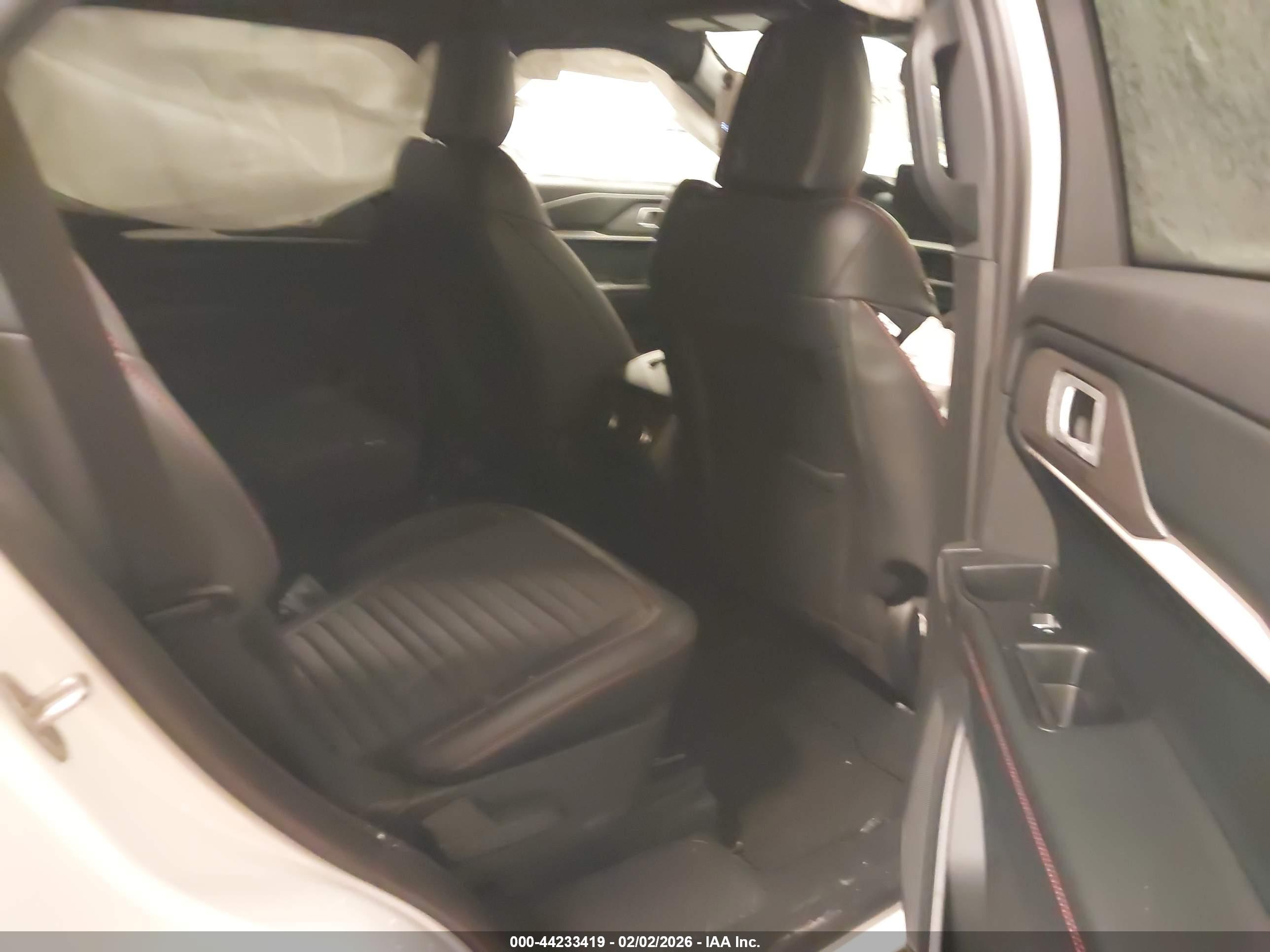 FORD EXPLORER image 8