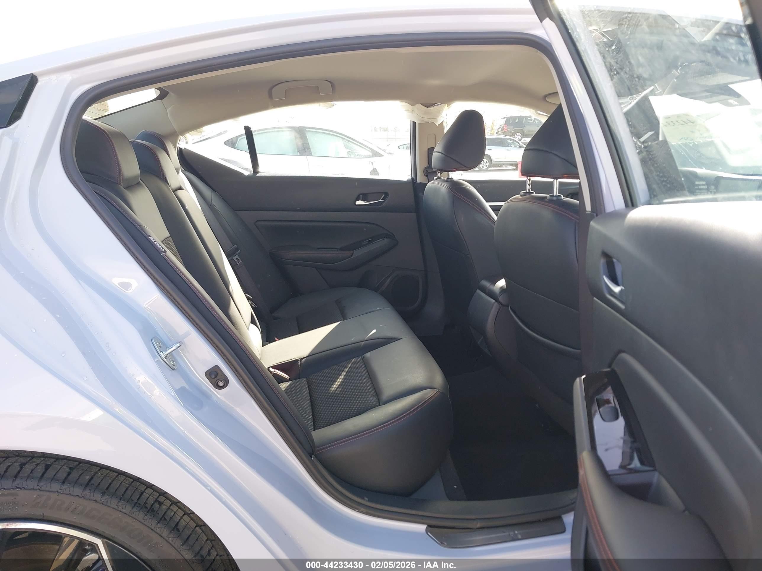 NISSAN ALTIMA image 8